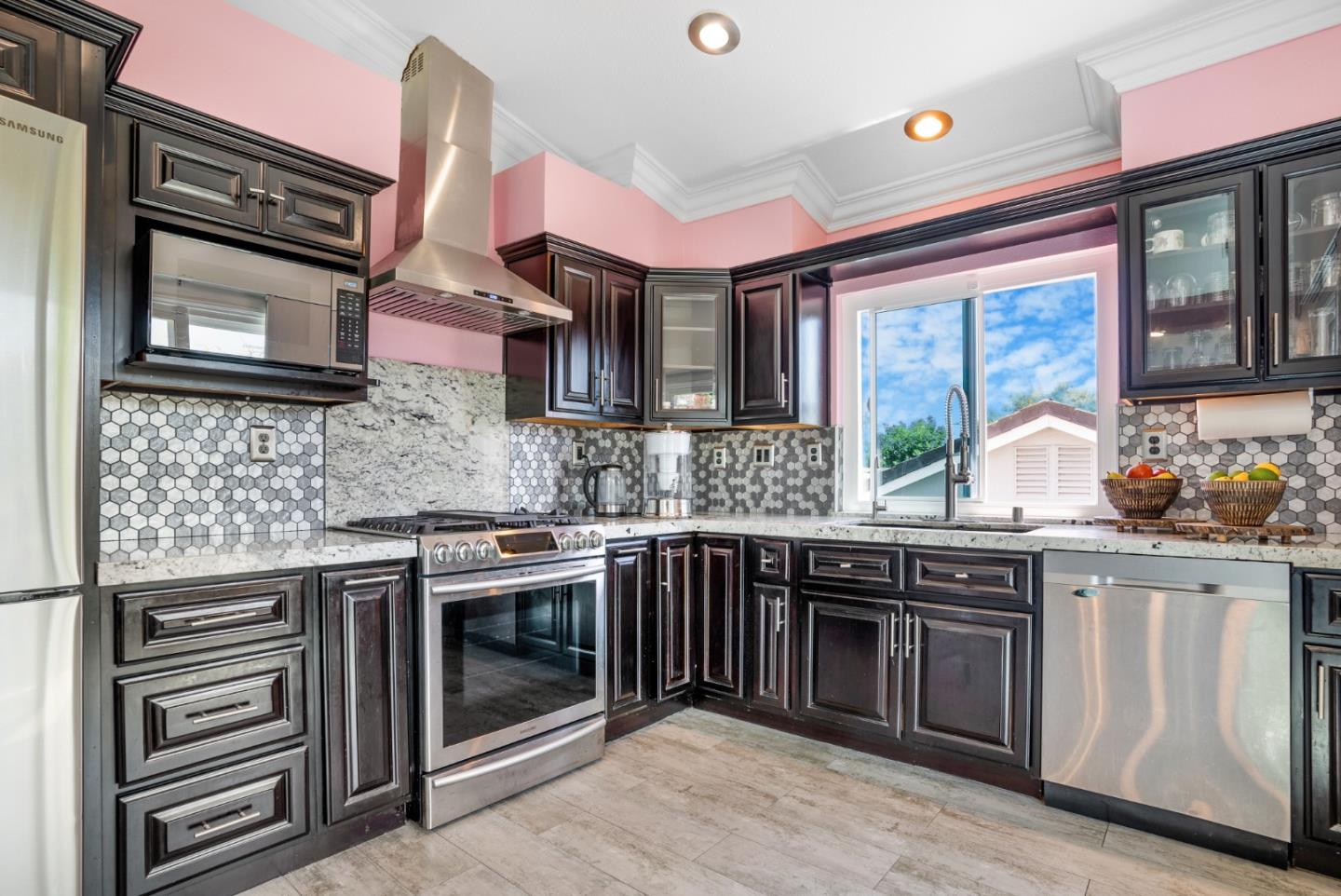 Detail Gallery Image 9 of 42 For 9251 Mockingbird Ln, Gilroy,  CA 95020 - 4 Beds | 2/1 Baths