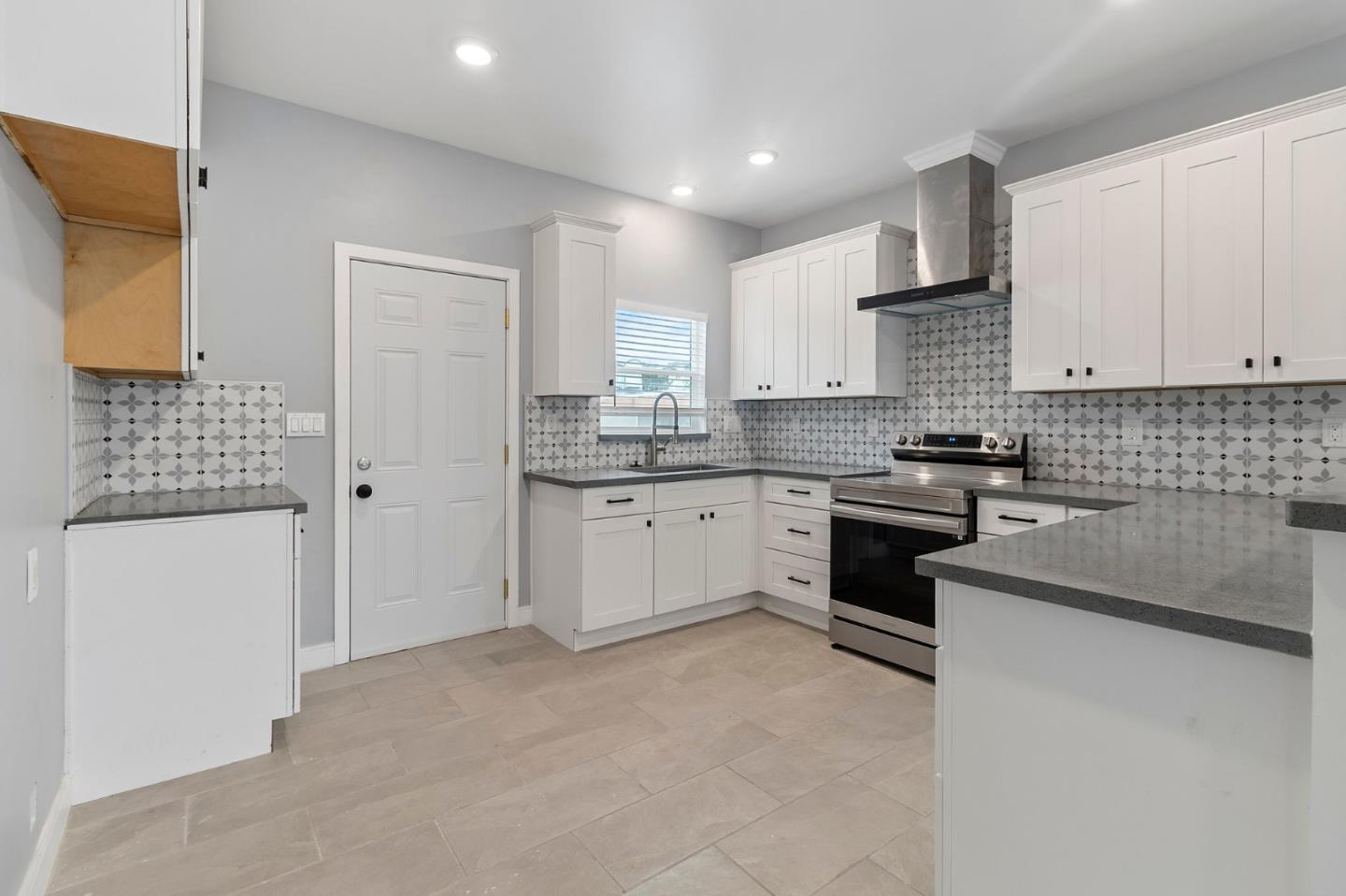 Detail Gallery Image 11 of 28 For 207 E San Luis St, Salinas,  CA 93901 - 2 Beds | 1 Baths