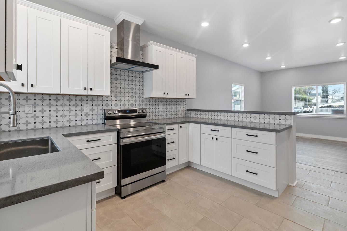 Detail Gallery Image 12 of 28 For 207 E San Luis St, Salinas,  CA 93901 - 2 Beds | 1 Baths