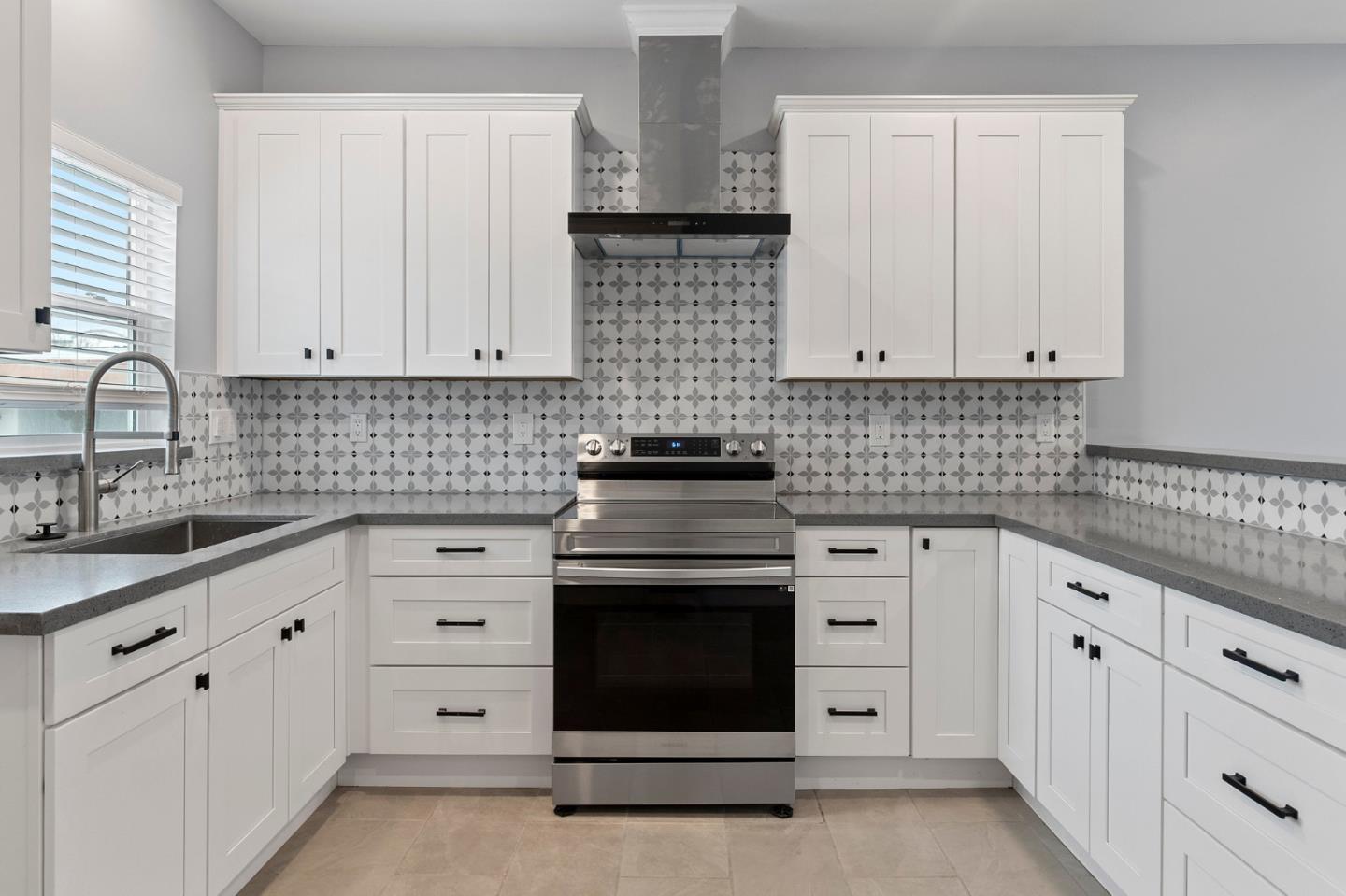 Detail Gallery Image 13 of 28 For 207 E San Luis St, Salinas,  CA 93901 - 2 Beds | 1 Baths