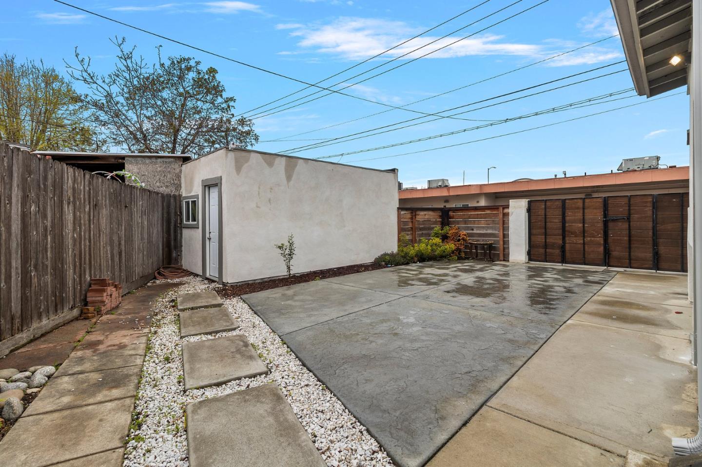 Detail Gallery Image 23 of 28 For 207 E San Luis St, Salinas,  CA 93901 - 2 Beds | 1 Baths
