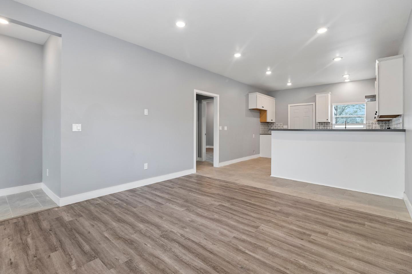 Detail Gallery Image 8 of 28 For 207 E San Luis St, Salinas,  CA 93901 - 2 Beds | 1 Baths