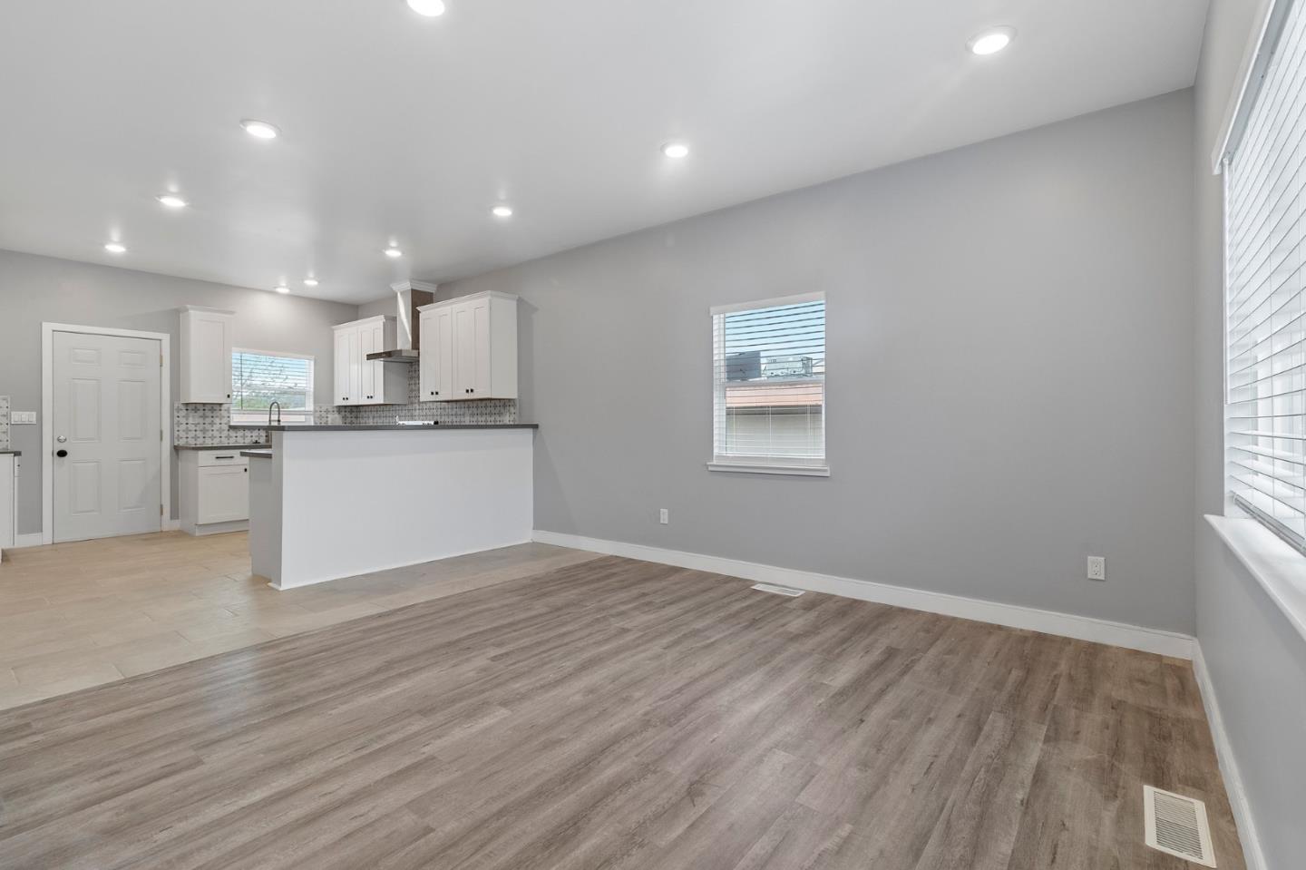 Detail Gallery Image 9 of 28 For 207 E San Luis St, Salinas,  CA 93901 - 2 Beds | 1 Baths