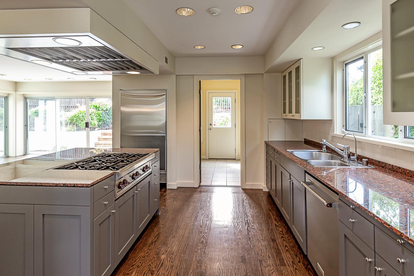 Detail Gallery Image 12 of 41 For 324 Georgetown Ave, San Mateo,  CA 94402 - 5 Beds | 3/1 Baths