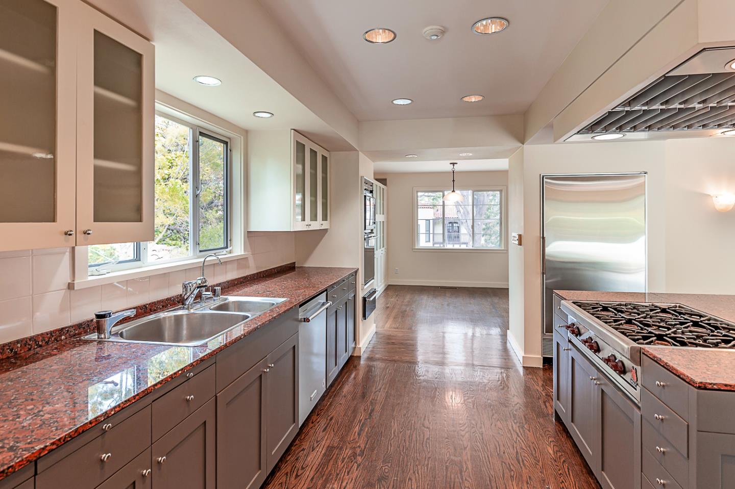 Detail Gallery Image 13 of 41 For 324 Georgetown Ave, San Mateo,  CA 94402 - 5 Beds | 3/1 Baths