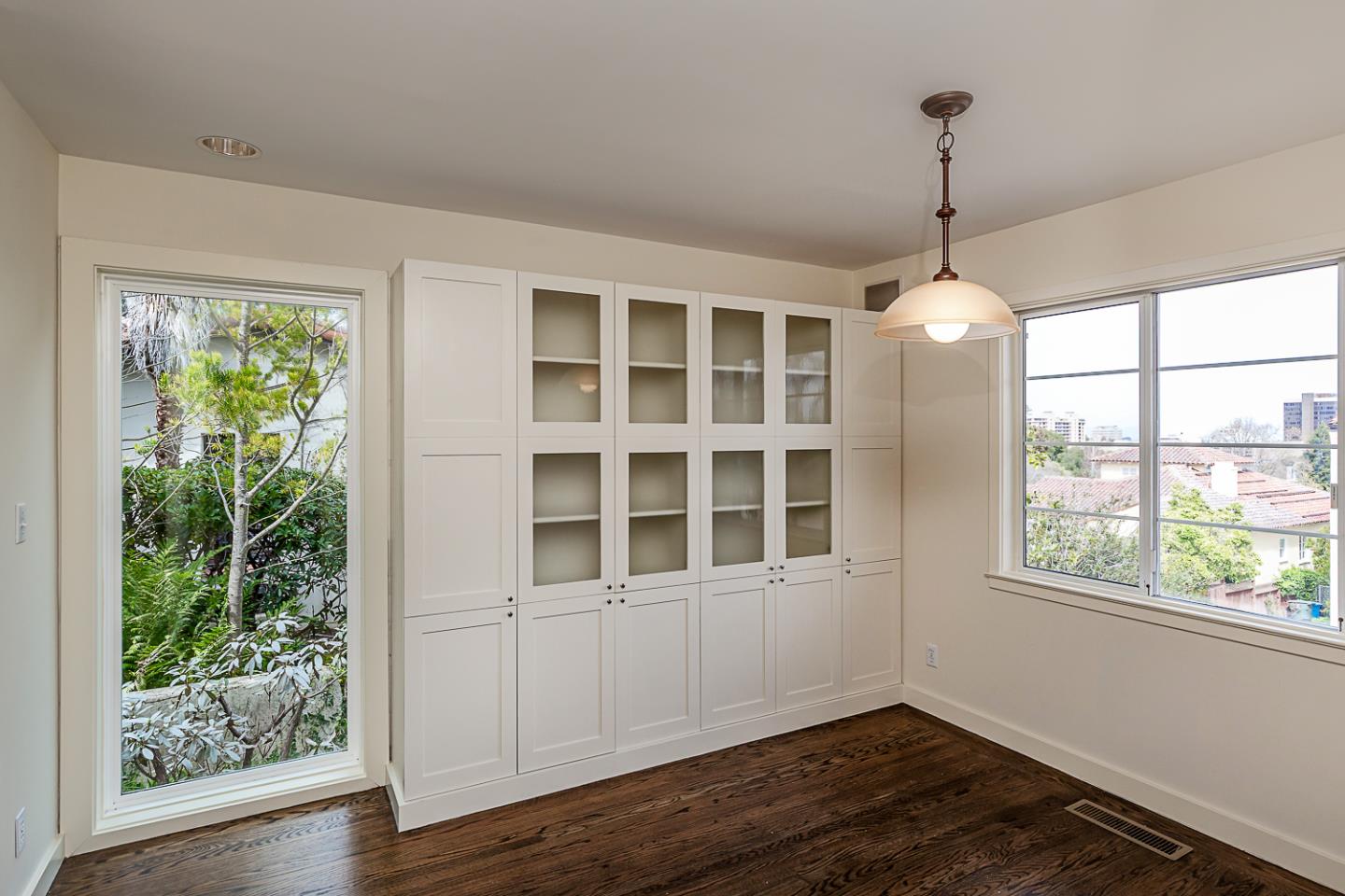 Detail Gallery Image 14 of 41 For 324 Georgetown Ave, San Mateo,  CA 94402 - 5 Beds | 3/1 Baths