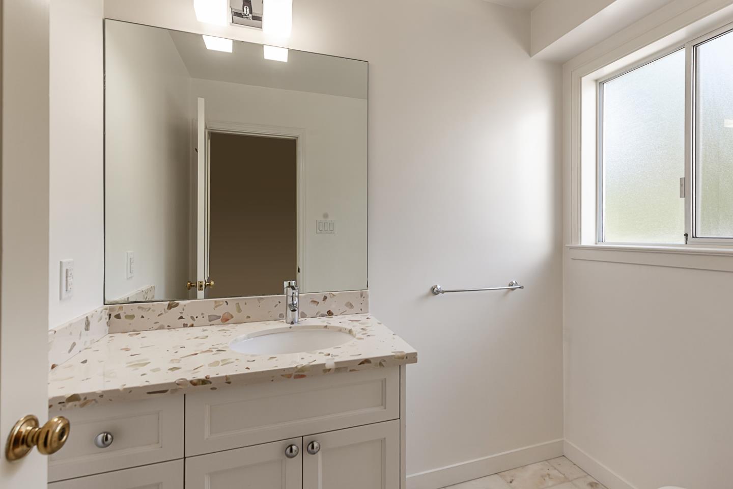 Detail Gallery Image 17 of 41 For 324 Georgetown Ave, San Mateo,  CA 94402 - 5 Beds | 3/1 Baths