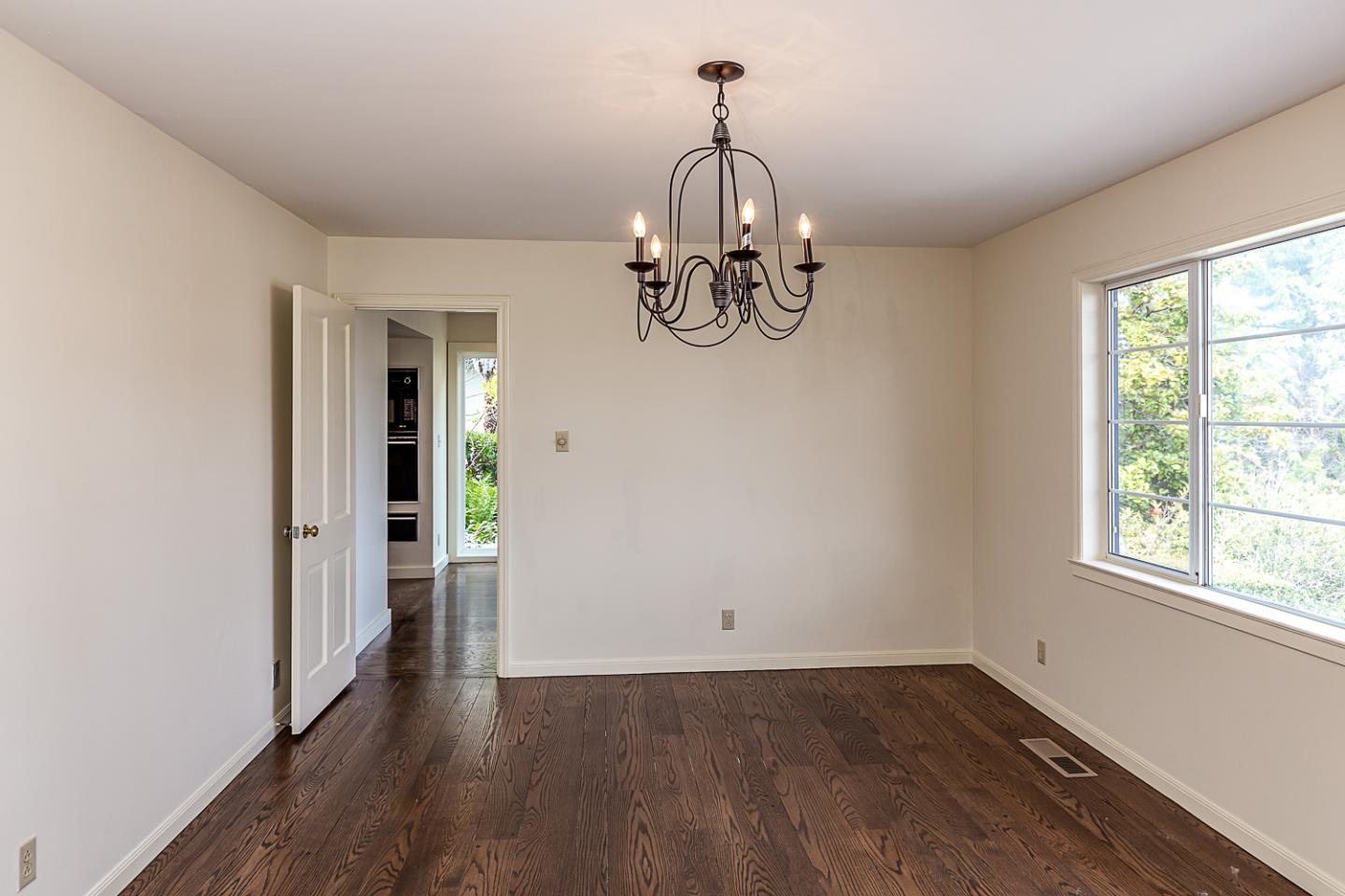 Detail Gallery Image 8 of 41 For 324 Georgetown Ave, San Mateo,  CA 94402 - 5 Beds | 3/1 Baths