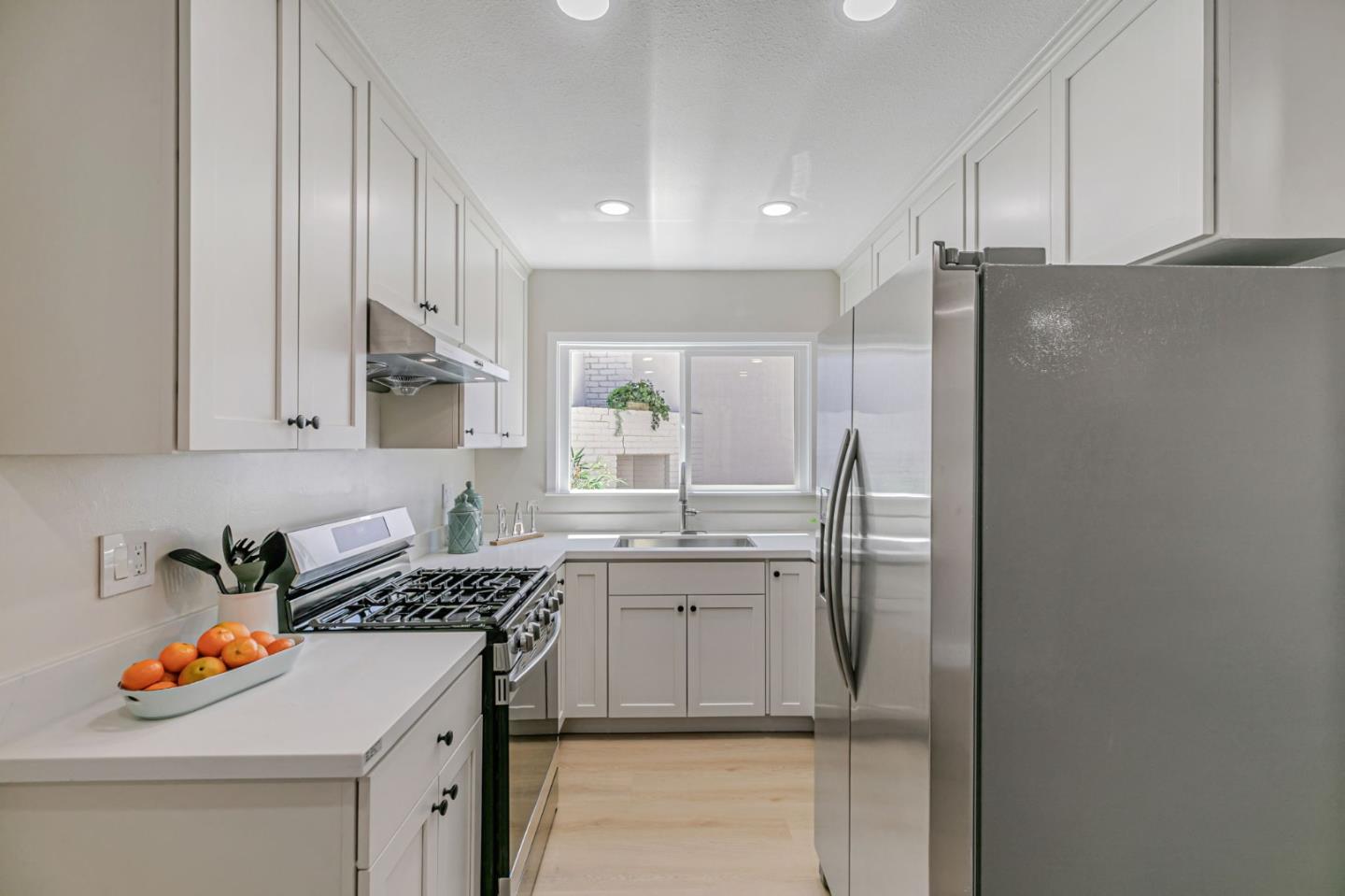 Detail Gallery Image 13 of 44 For 409 Gibbons Ct, Milpitas,  CA 95035 - 3 Beds | 2 Baths