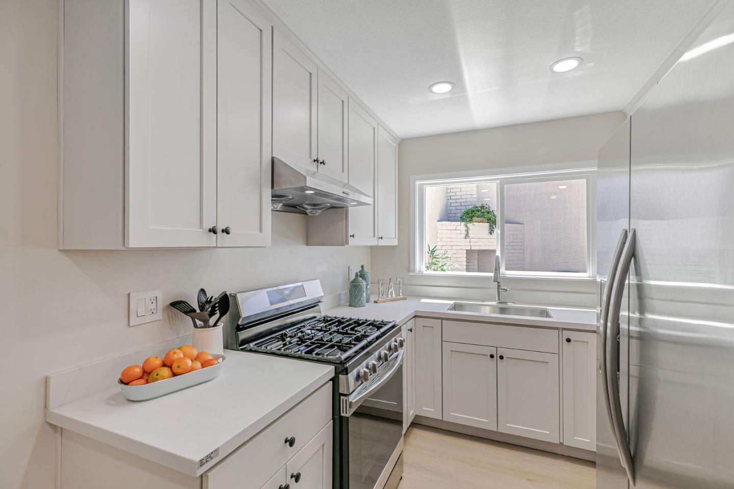 Detail Gallery Image 14 of 44 For 409 Gibbons Ct, Milpitas,  CA 95035 - 3 Beds | 2 Baths