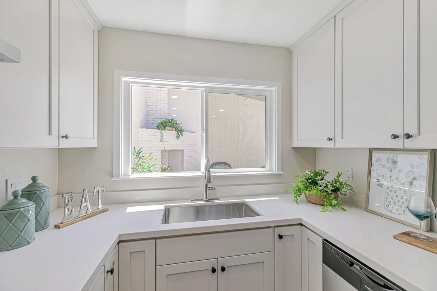 Detail Gallery Image 15 of 44 For 409 Gibbons Ct, Milpitas,  CA 95035 - 3 Beds | 2 Baths