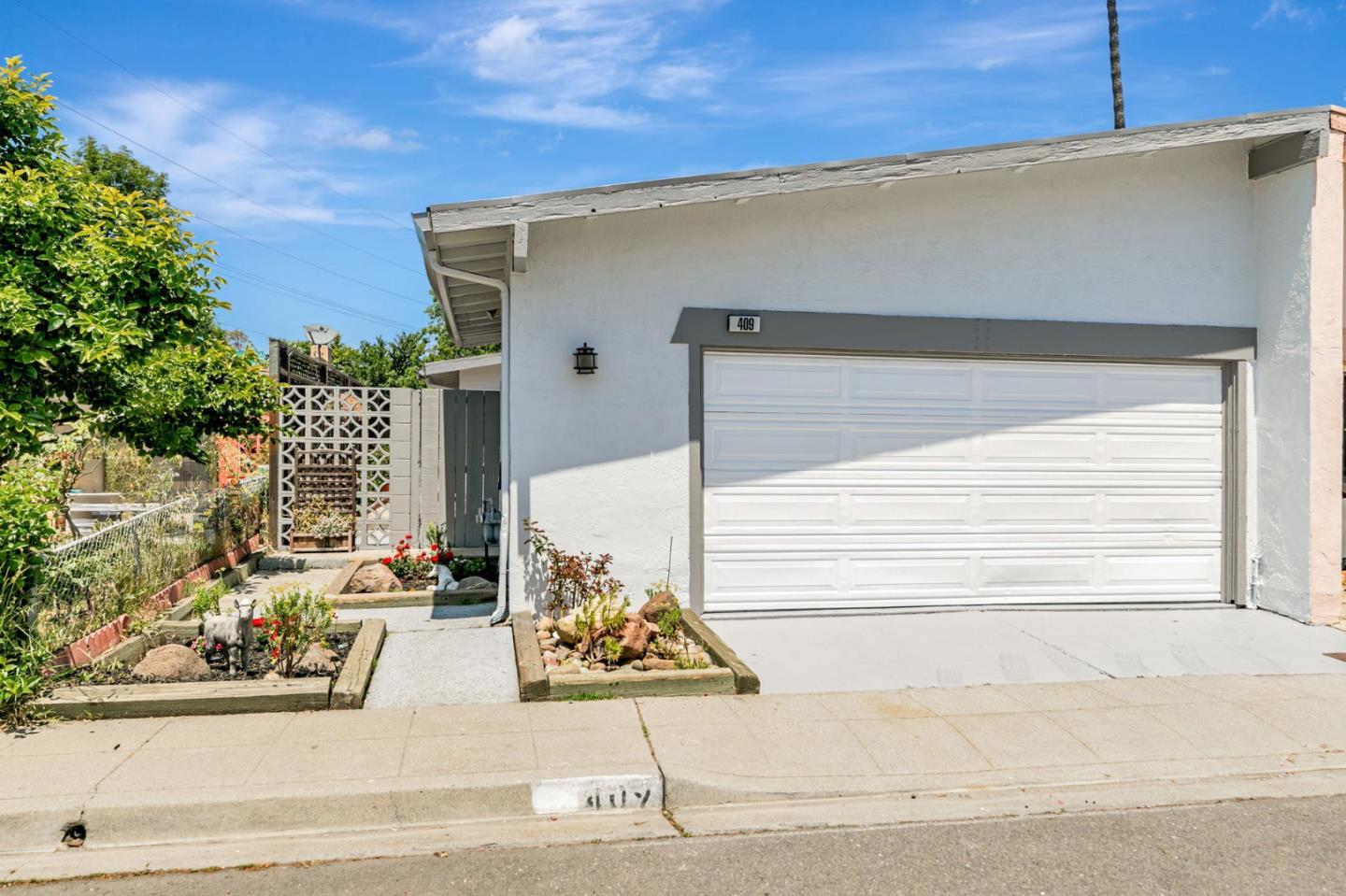 Detail Gallery Image 2 of 44 For 409 Gibbons Ct, Milpitas,  CA 95035 - 3 Beds | 2 Baths