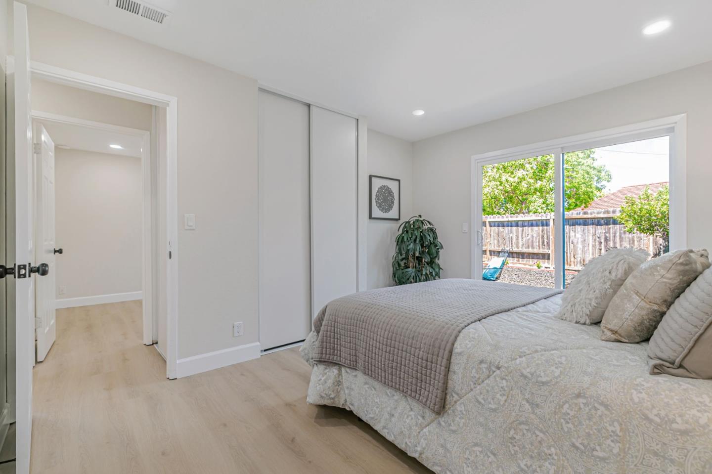 Detail Gallery Image 24 of 44 For 409 Gibbons Ct, Milpitas,  CA 95035 - 3 Beds | 2 Baths
