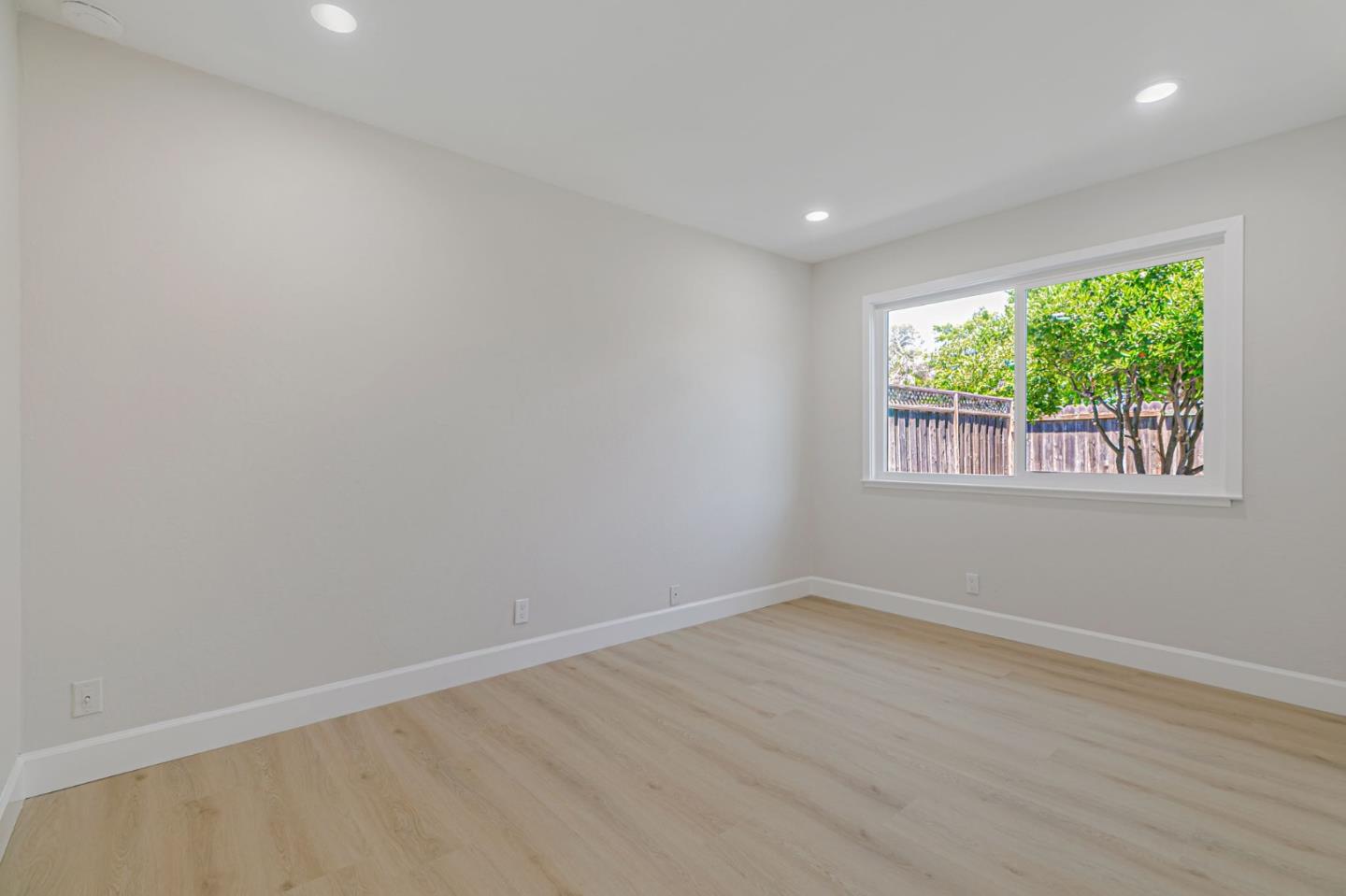 Detail Gallery Image 28 of 44 For 409 Gibbons Ct, Milpitas,  CA 95035 - 3 Beds | 2 Baths