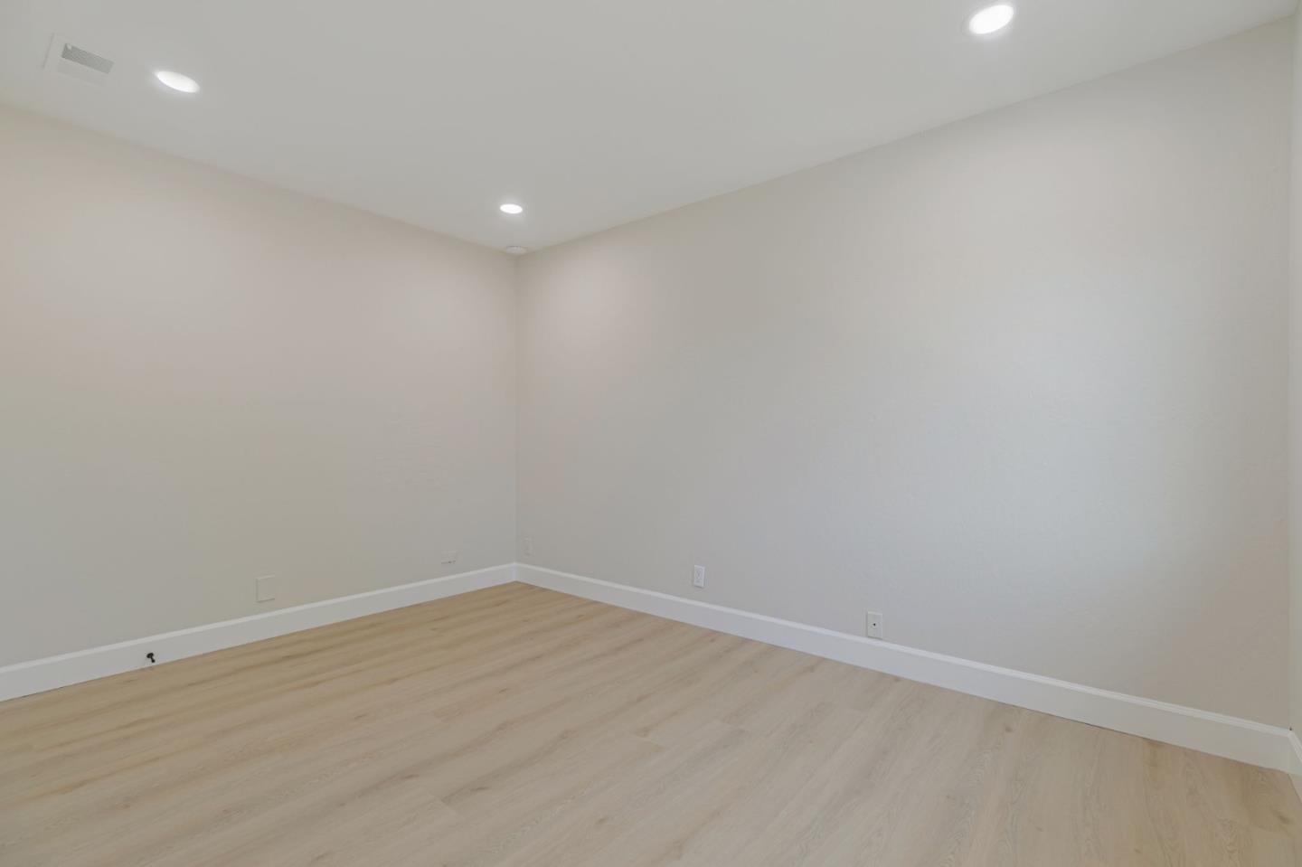Detail Gallery Image 29 of 44 For 409 Gibbons Ct, Milpitas,  CA 95035 - 3 Beds | 2 Baths