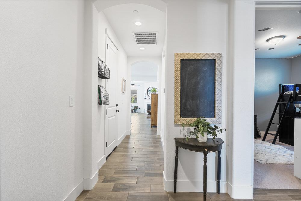 Detail Gallery Image 11 of 61 For 1348 Azalea Dr, Hollister,  CA 95023 - 3 Beds | 2 Baths
