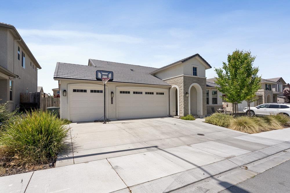 Detail Gallery Image 5 of 61 For 1348 Azalea Dr, Hollister,  CA 95023 - 3 Beds | 2 Baths
