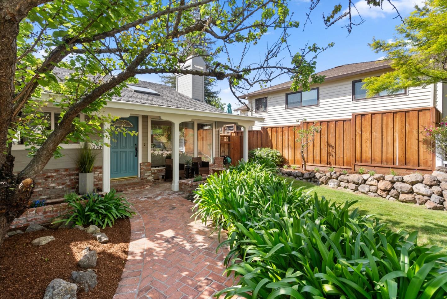 Detail Gallery Image 3 of 46 For 2749 Briarfield Ave, Redwood City,  CA 94061 - 3 Beds | 2 Baths
