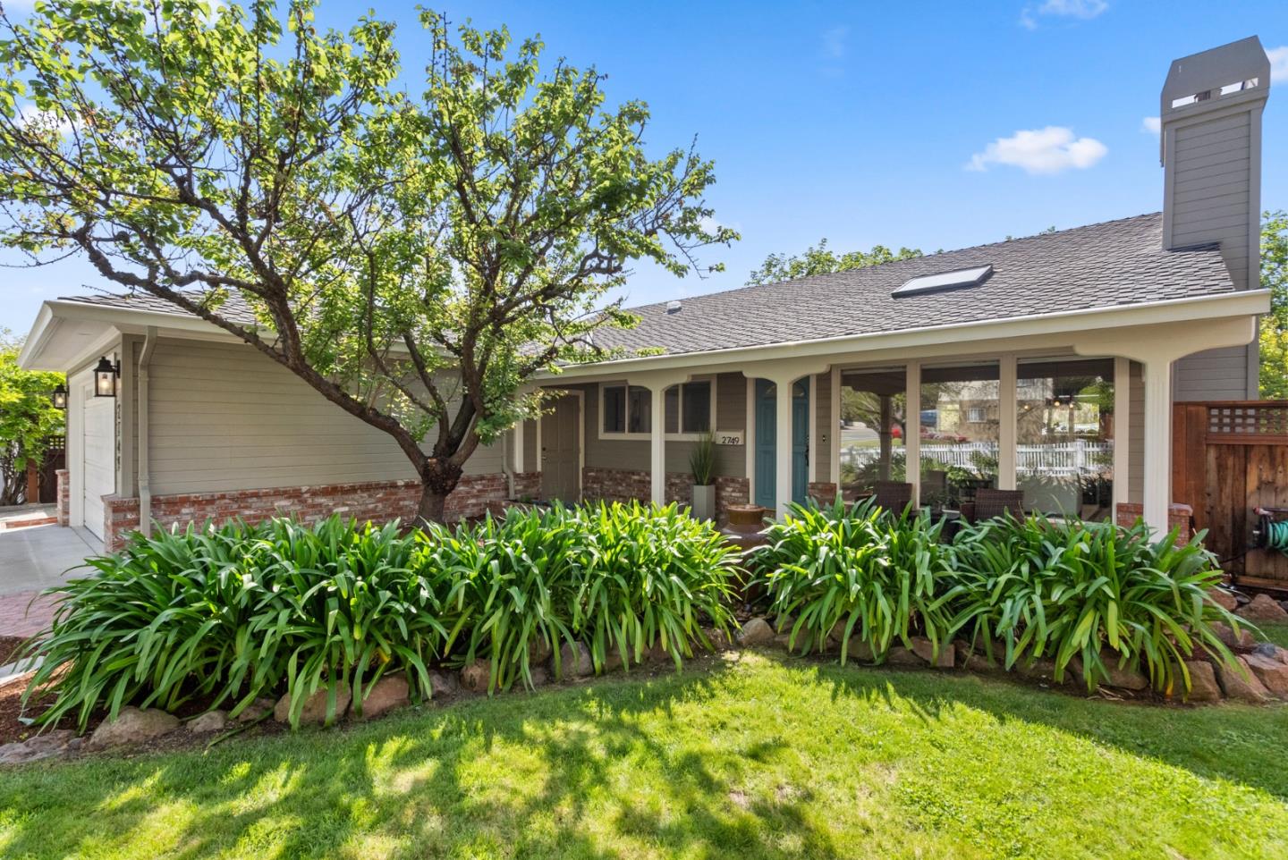 Detail Gallery Image 5 of 46 For 2749 Briarfield Ave, Redwood City,  CA 94061 - 3 Beds | 2 Baths