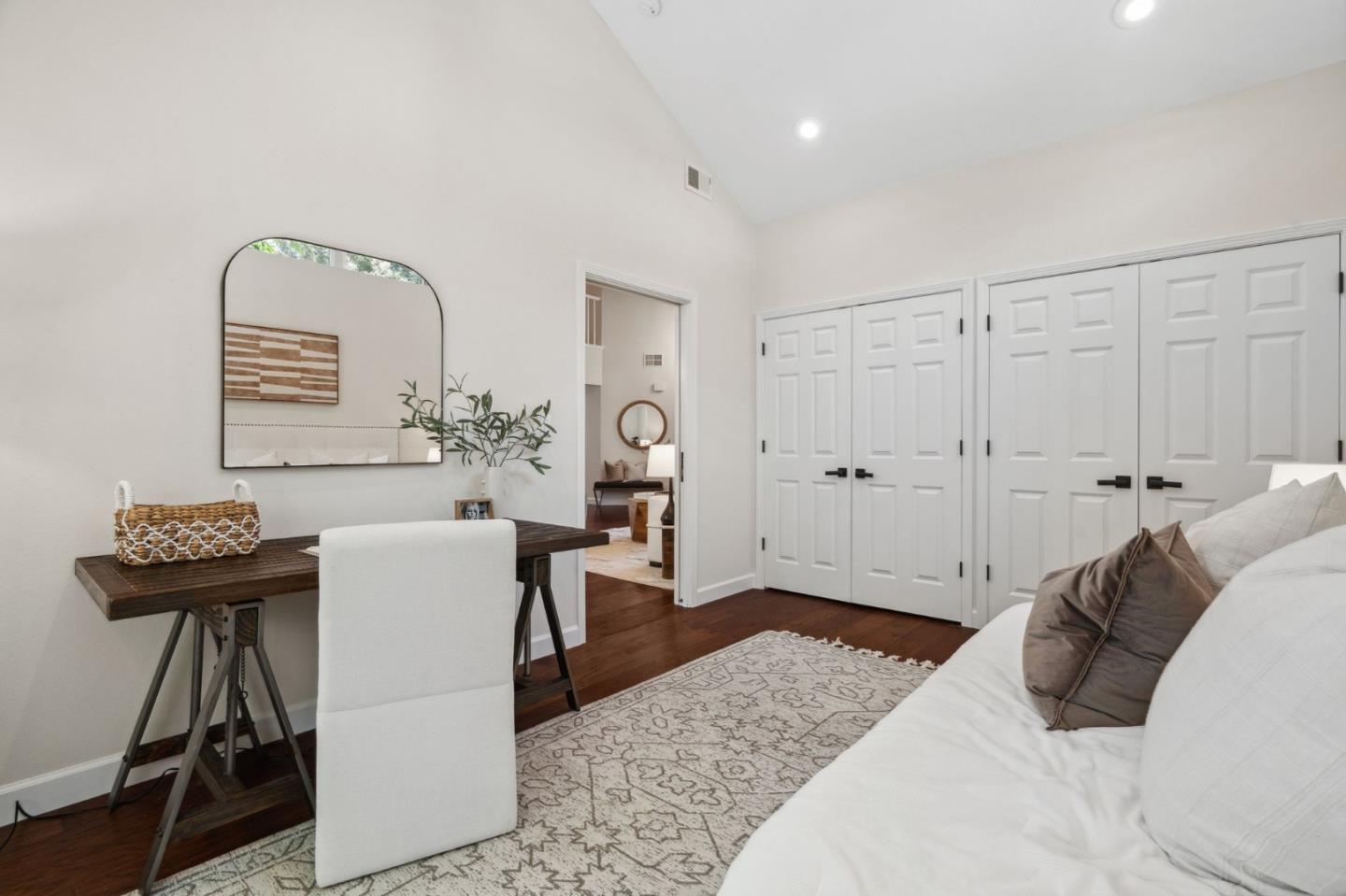 Detail Gallery Image 10 of 42 For 209 Sheffield Ln, Redwood City,  CA 94061 - 4 Beds | 2/1 Baths
