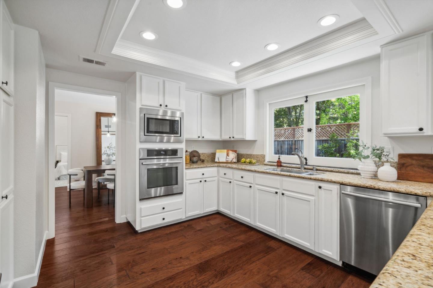 Detail Gallery Image 11 of 42 For 209 Sheffield Ln, Redwood City,  CA 94061 - 4 Beds | 2/1 Baths
