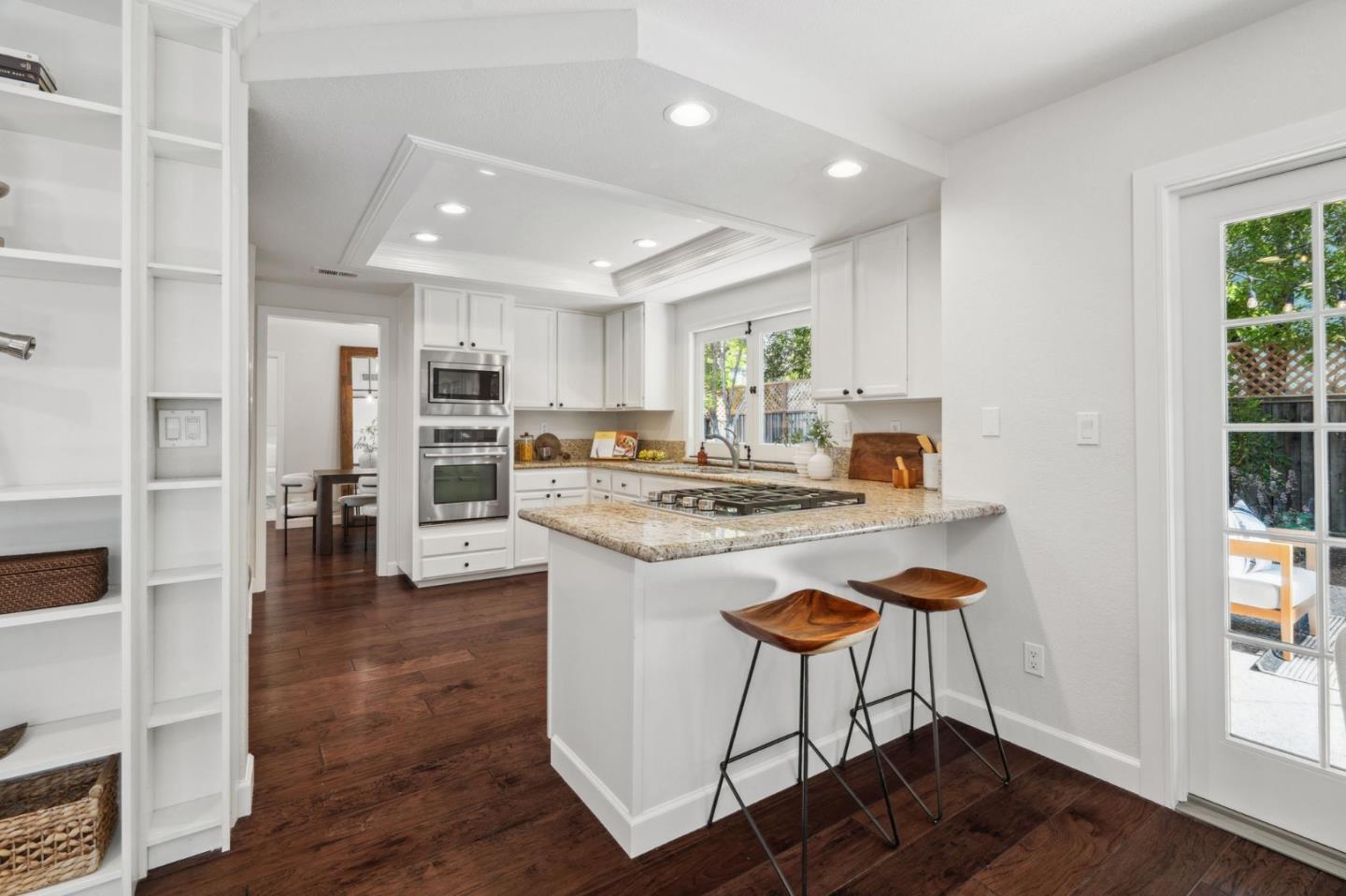 Detail Gallery Image 15 of 42 For 209 Sheffield Ln, Redwood City,  CA 94061 - 4 Beds | 2/1 Baths