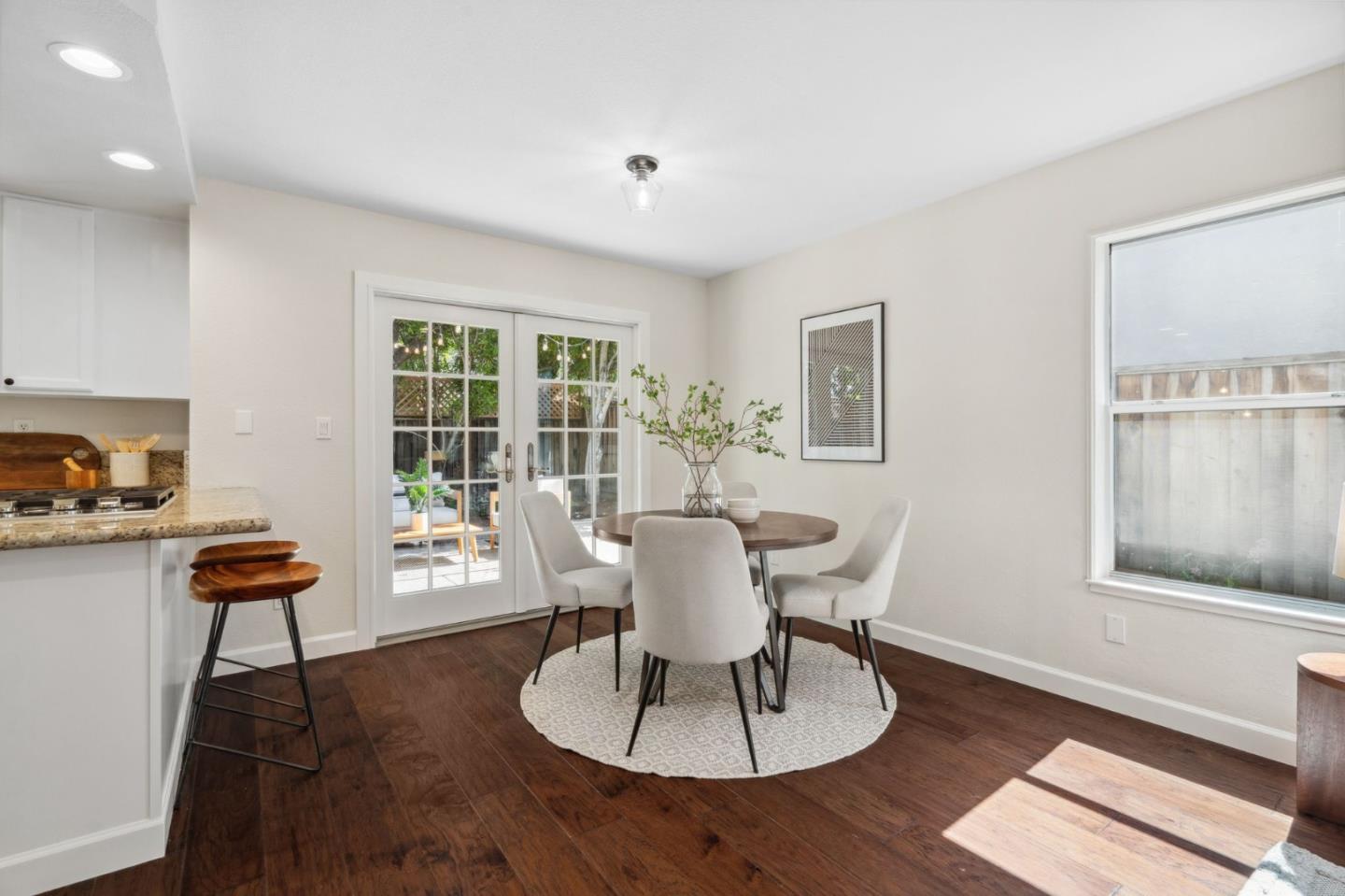 Detail Gallery Image 16 of 42 For 209 Sheffield Ln, Redwood City,  CA 94061 - 4 Beds | 2/1 Baths
