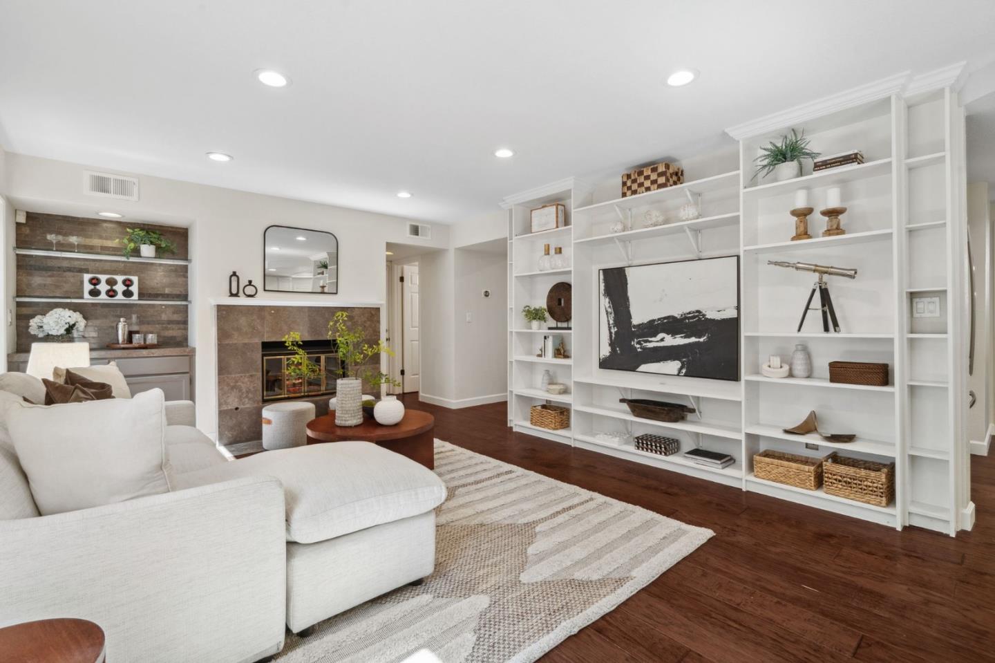 Detail Gallery Image 18 of 42 For 209 Sheffield Ln, Redwood City,  CA 94061 - 4 Beds | 2/1 Baths