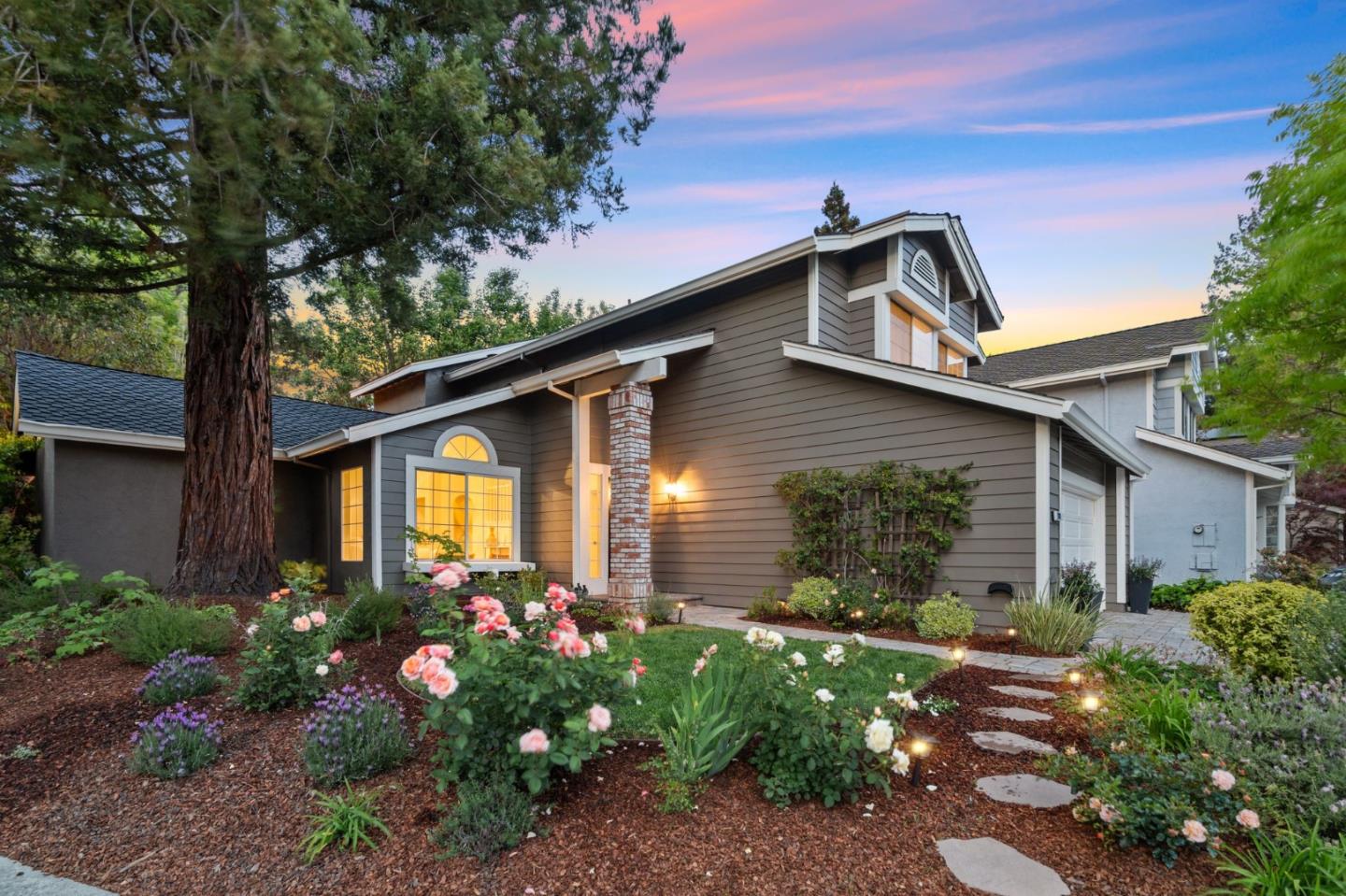 Detail Gallery Image 2 of 42 For 209 Sheffield Ln, Redwood City,  CA 94061 - 4 Beds | 2/1 Baths