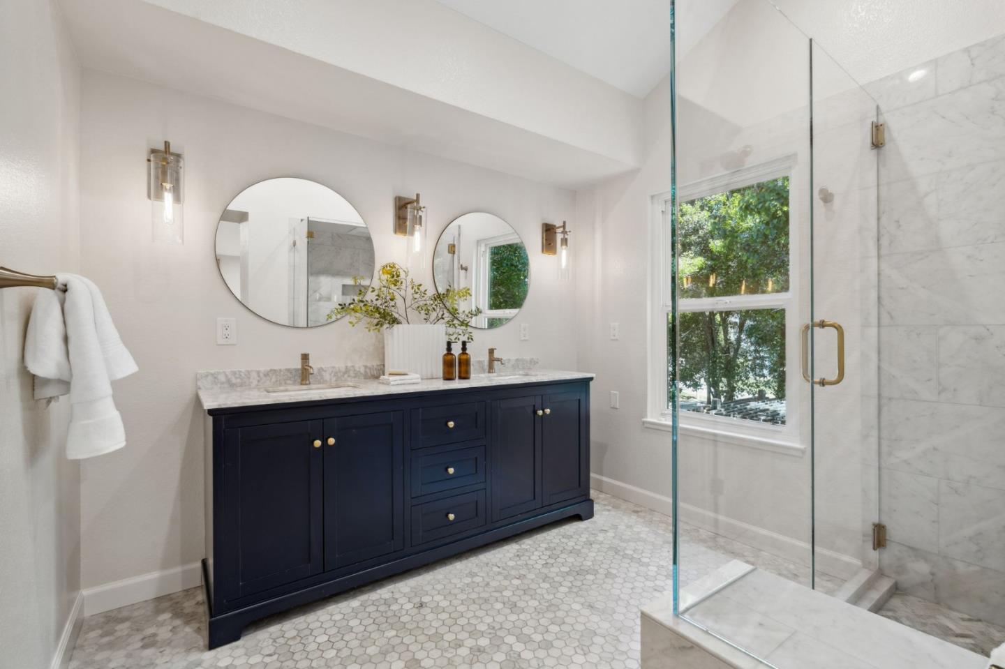 Detail Gallery Image 23 of 42 For 209 Sheffield Ln, Redwood City,  CA 94061 - 4 Beds | 2/1 Baths