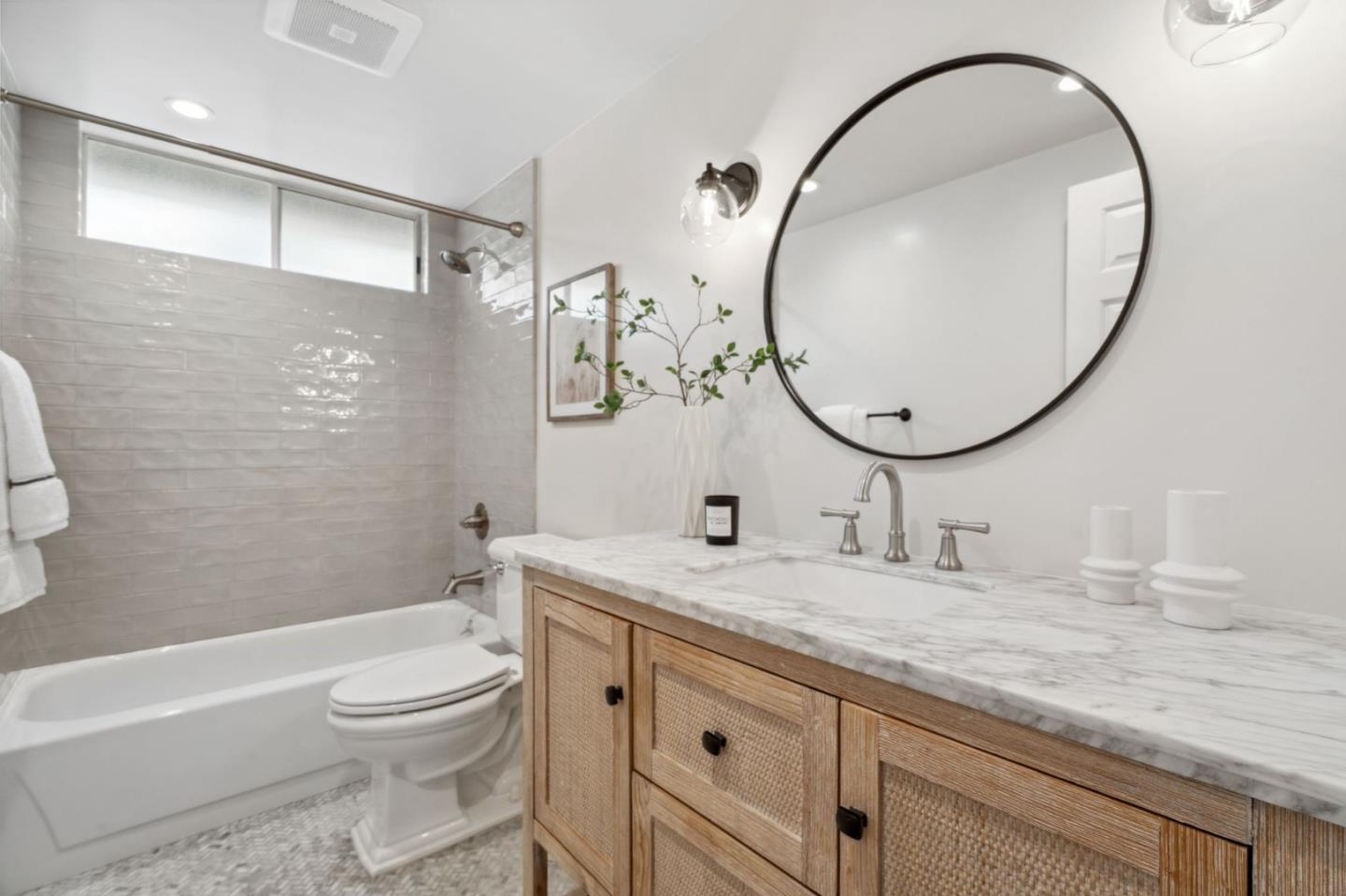 Detail Gallery Image 29 of 42 For 209 Sheffield Ln, Redwood City,  CA 94061 - 4 Beds | 2/1 Baths