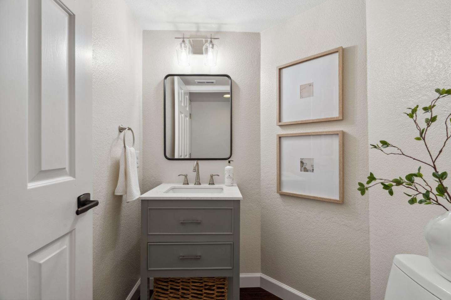 Detail Gallery Image 30 of 42 For 209 Sheffield Ln, Redwood City,  CA 94061 - 4 Beds | 2/1 Baths