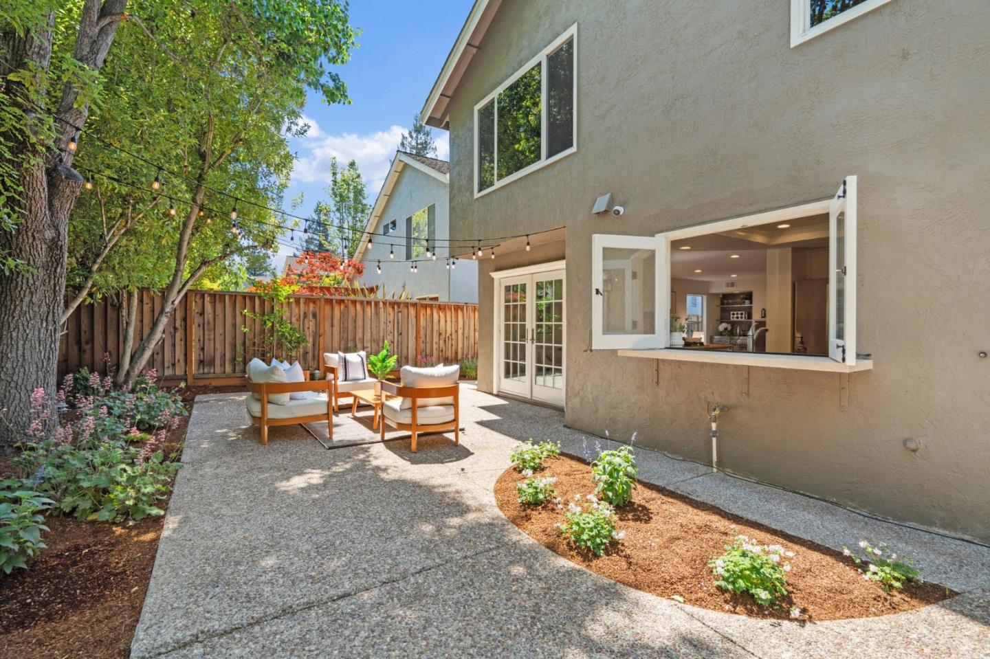 Detail Gallery Image 32 of 42 For 209 Sheffield Ln, Redwood City,  CA 94061 - 4 Beds | 2/1 Baths