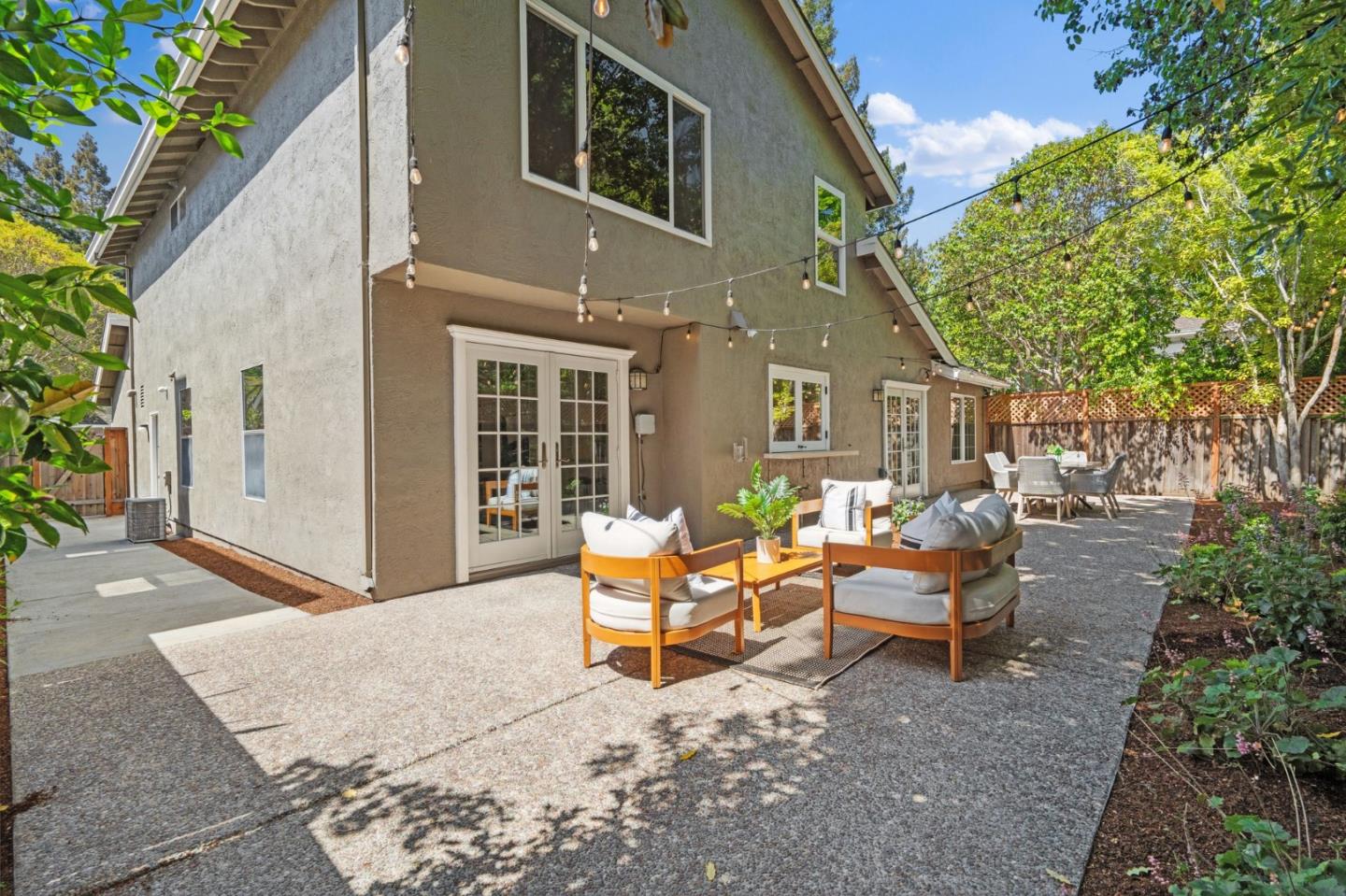 Detail Gallery Image 33 of 42 For 209 Sheffield Ln, Redwood City,  CA 94061 - 4 Beds | 2/1 Baths