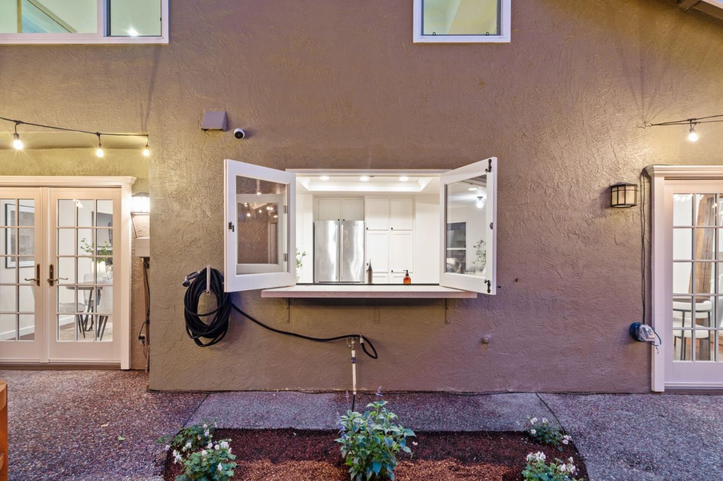 Detail Gallery Image 35 of 42 For 209 Sheffield Ln, Redwood City,  CA 94061 - 4 Beds | 2/1 Baths