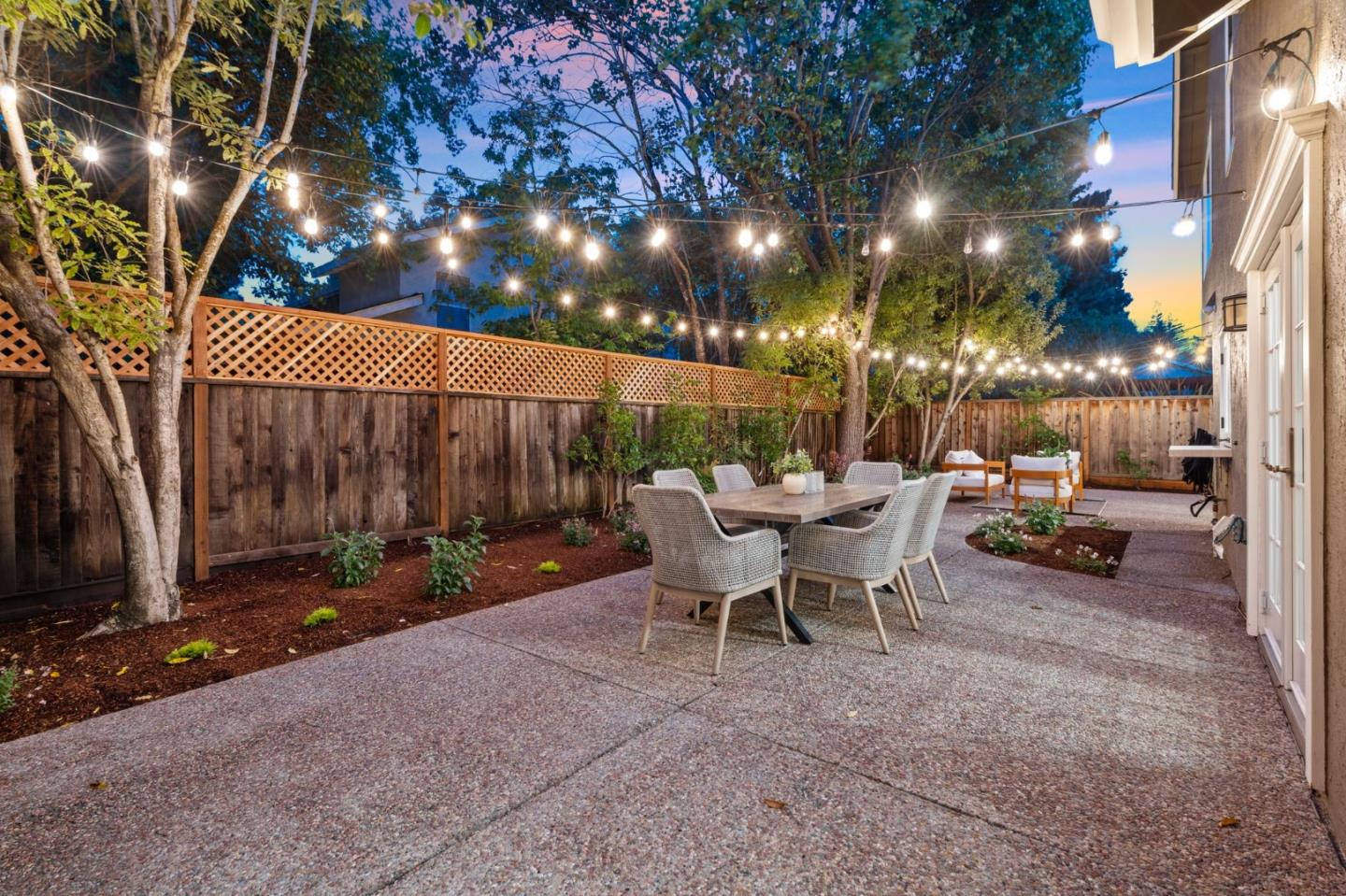 Detail Gallery Image 37 of 42 For 209 Sheffield Ln, Redwood City,  CA 94061 - 4 Beds | 2/1 Baths