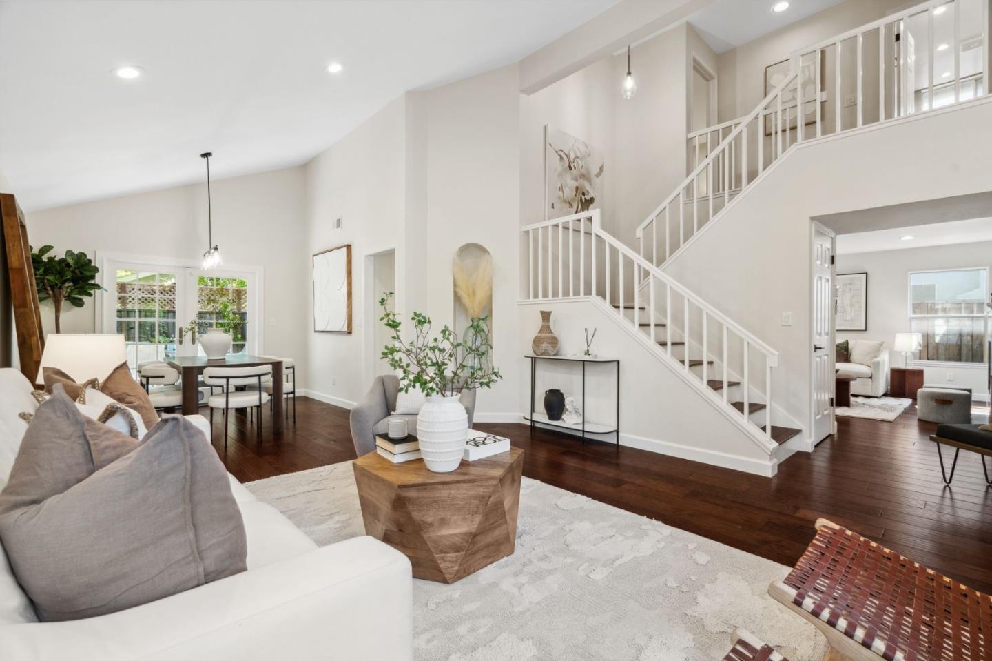 Detail Gallery Image 5 of 42 For 209 Sheffield Ln, Redwood City,  CA 94061 - 4 Beds | 2/1 Baths