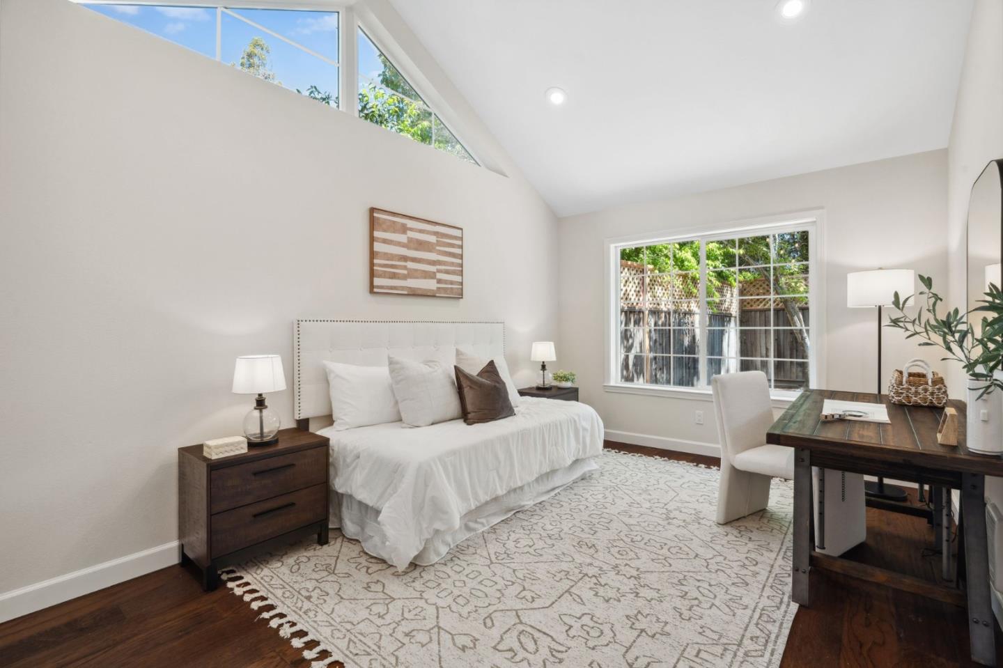 Detail Gallery Image 9 of 42 For 209 Sheffield Ln, Redwood City,  CA 94061 - 4 Beds | 2/1 Baths