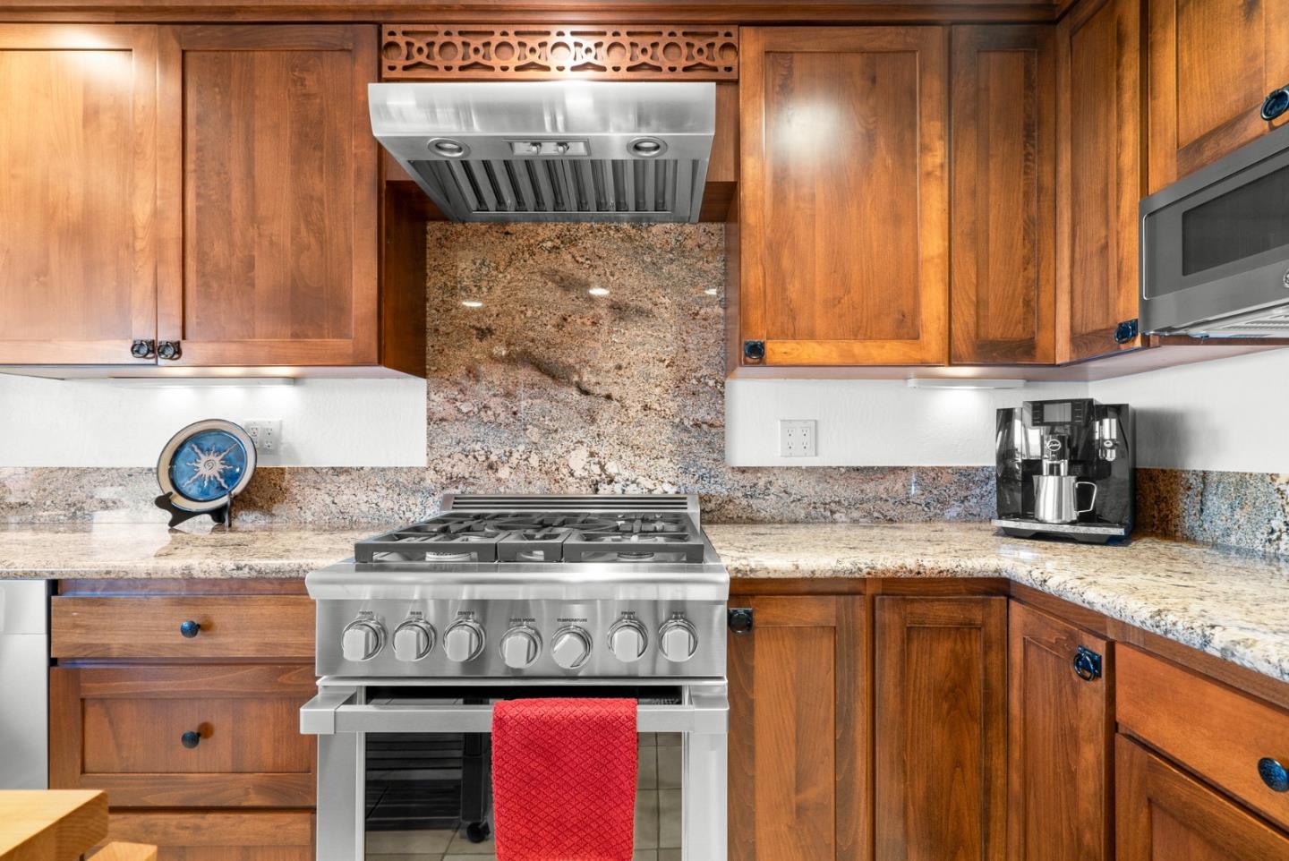 Detail Gallery Image 8 of 43 For 480 Quail Ridge Rd, Scotts Valley,  CA 95066 - 3 Beds | 2/1 Baths