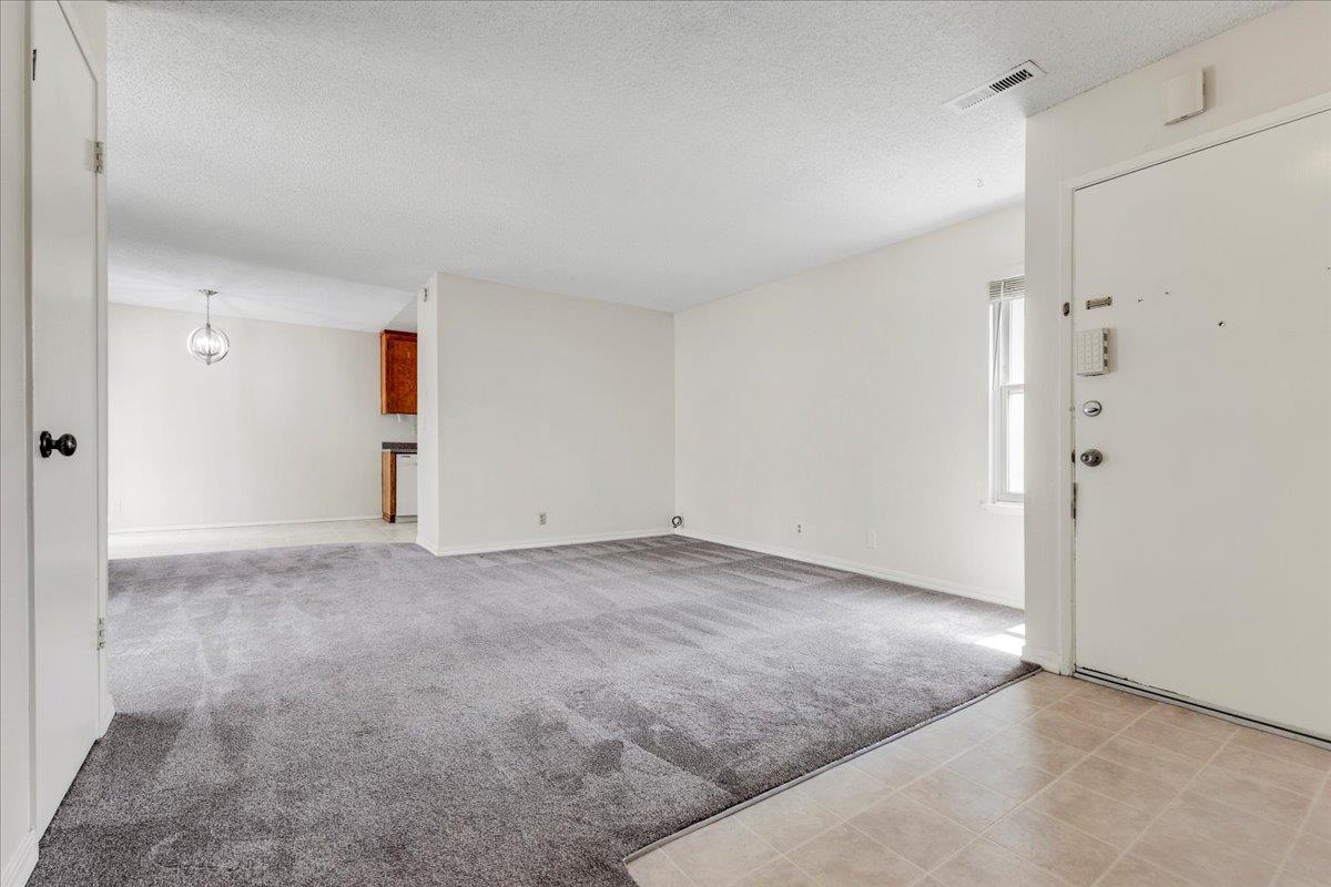 Detail Gallery Image 10 of 14 For 1656 Seville St, Salinas,  CA 93906 - 3 Beds | 2 Baths
