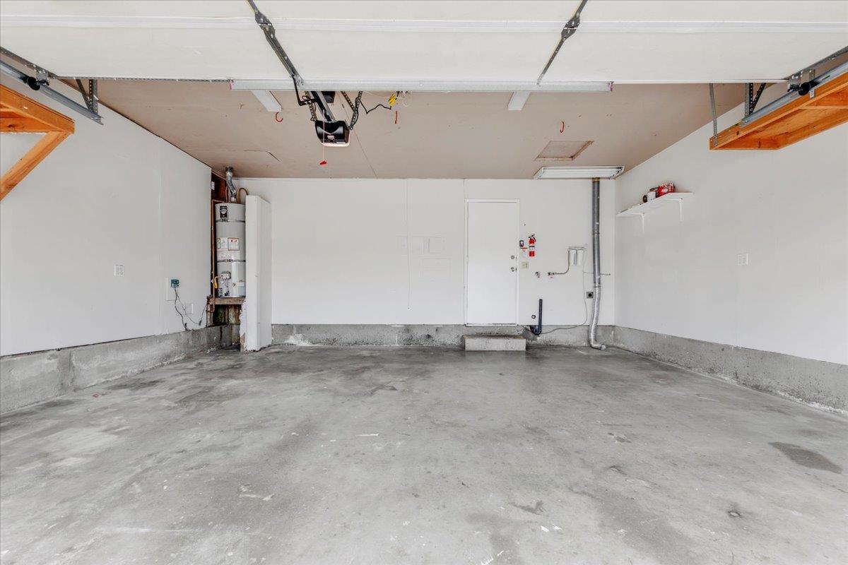 Detail Gallery Image 12 of 14 For 1656 Seville St, Salinas,  CA 93906 - 3 Beds | 2 Baths