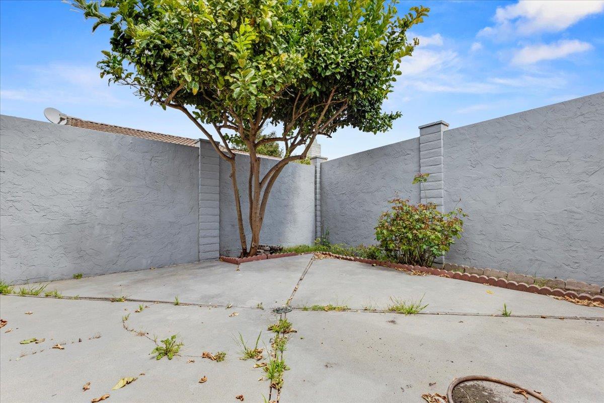 Detail Gallery Image 13 of 14 For 1656 Seville St, Salinas,  CA 93906 - 3 Beds | 2 Baths
