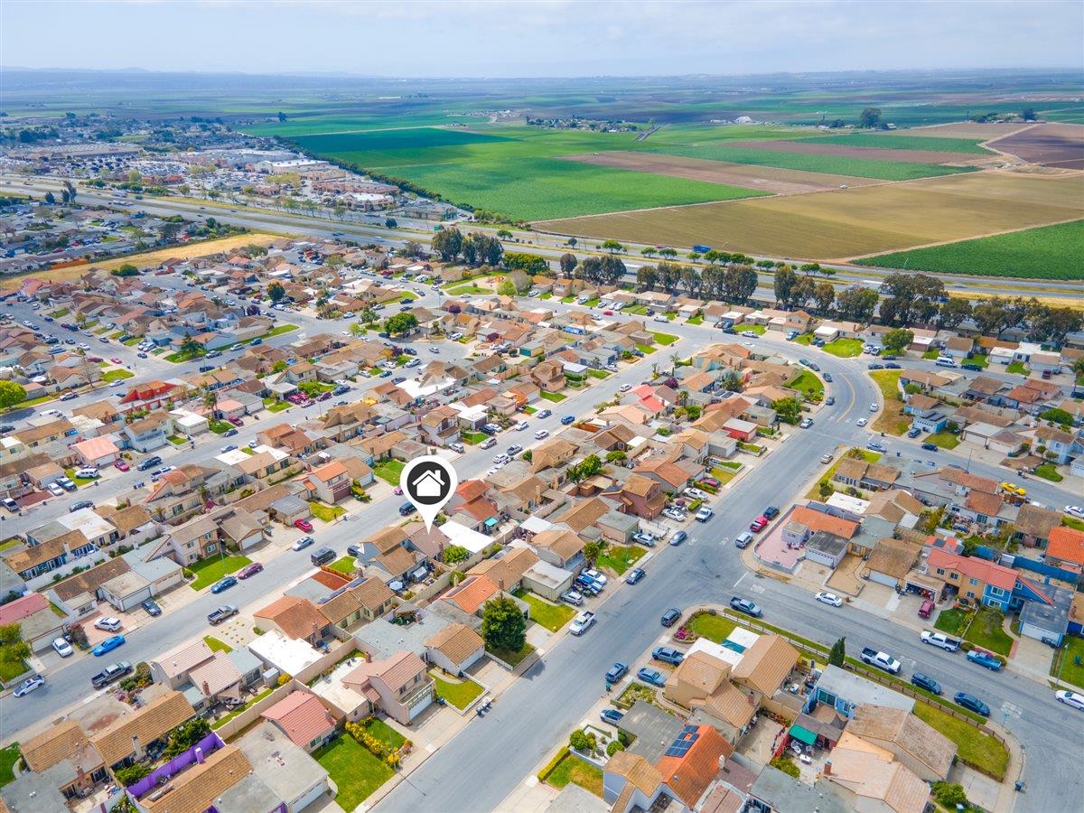 Detail Gallery Image 2 of 14 For 1656 Seville St, Salinas,  CA 93906 - 3 Beds | 2 Baths