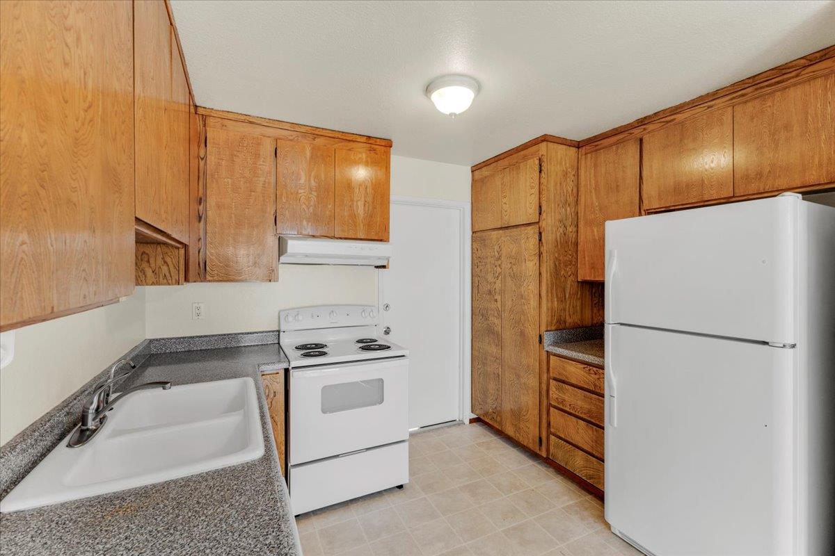 Detail Gallery Image 5 of 14 For 1656 Seville St, Salinas,  CA 93906 - 3 Beds | 2 Baths