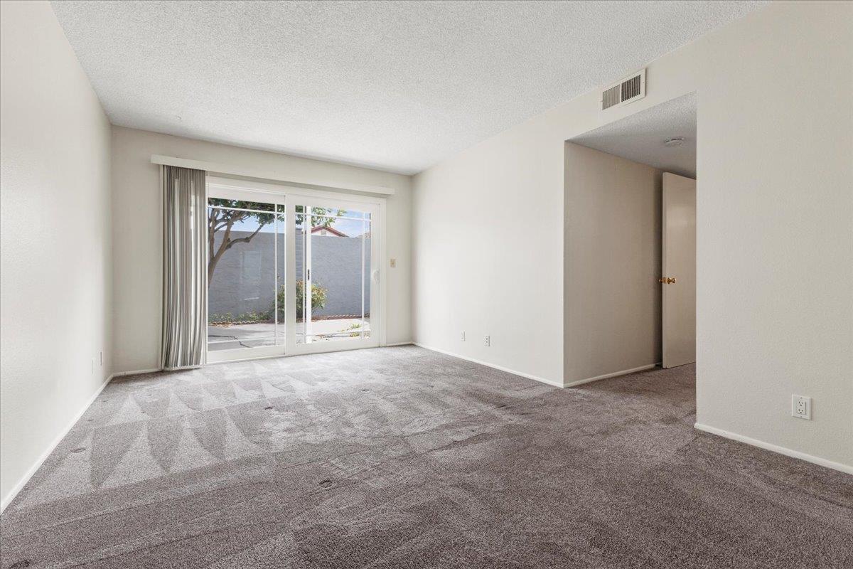 Detail Gallery Image 7 of 14 For 1656 Seville St, Salinas,  CA 93906 - 3 Beds | 2 Baths