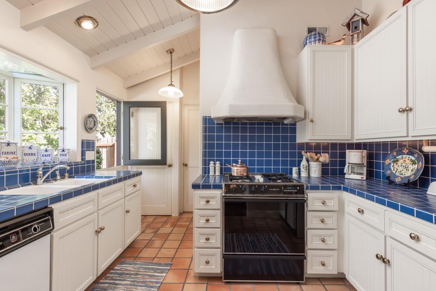 Detail Gallery Image 13 of 24 For 0 Lincoln 3 Nw of 11th, Carmel,  CA 93921 - 2 Beds | 2 Baths