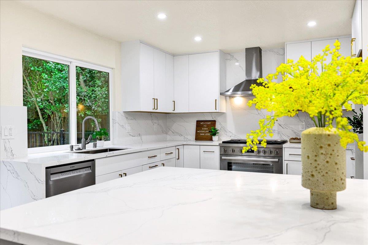 Detail Gallery Image 20 of 61 For 6586 Woodcliff Ct, San Jose,  CA 95120 - 5 Beds | 3 Baths