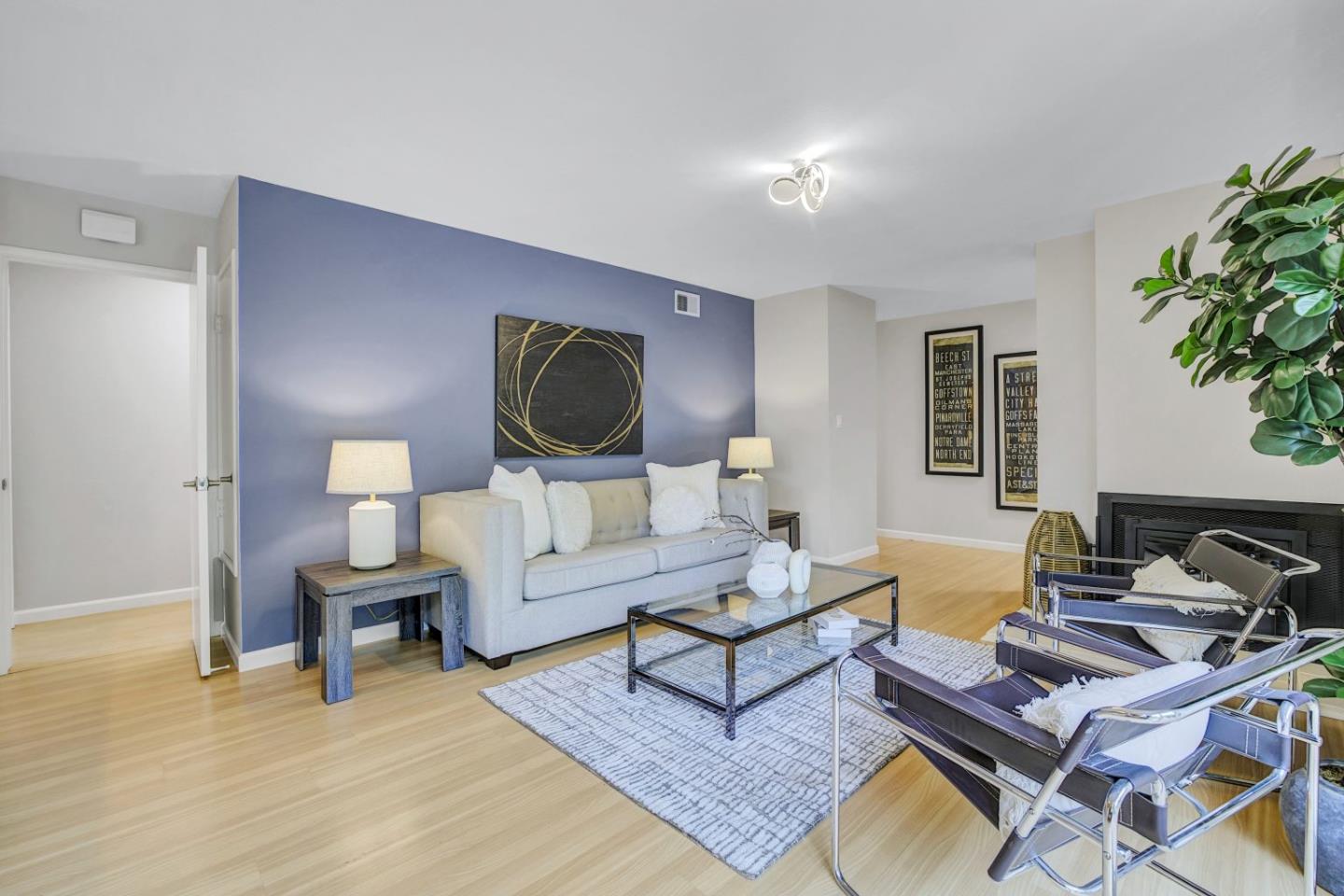 Detail Gallery Image 10 of 62 For 811 W Remington Dr, Sunnyvale,  CA 94087 - 4 Beds | 2 Baths