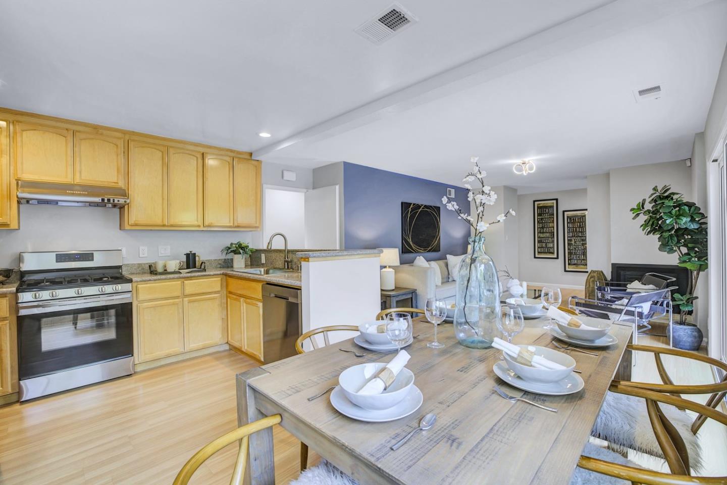 Detail Gallery Image 11 of 62 For 811 W Remington Dr, Sunnyvale,  CA 94087 - 4 Beds | 2 Baths