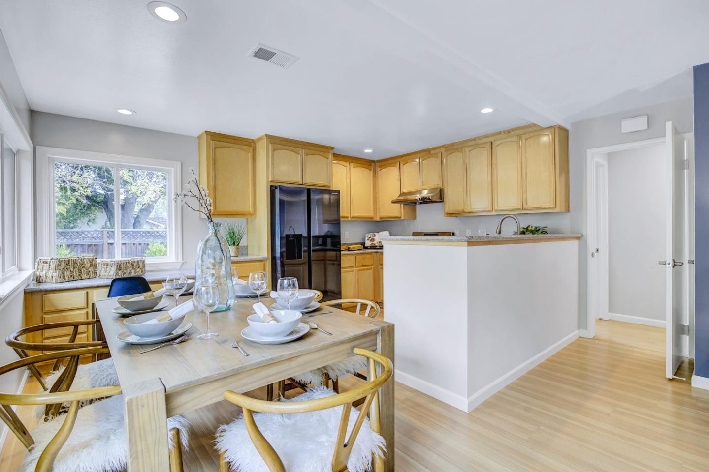 Detail Gallery Image 12 of 62 For 811 W Remington Dr, Sunnyvale,  CA 94087 - 4 Beds | 2 Baths
